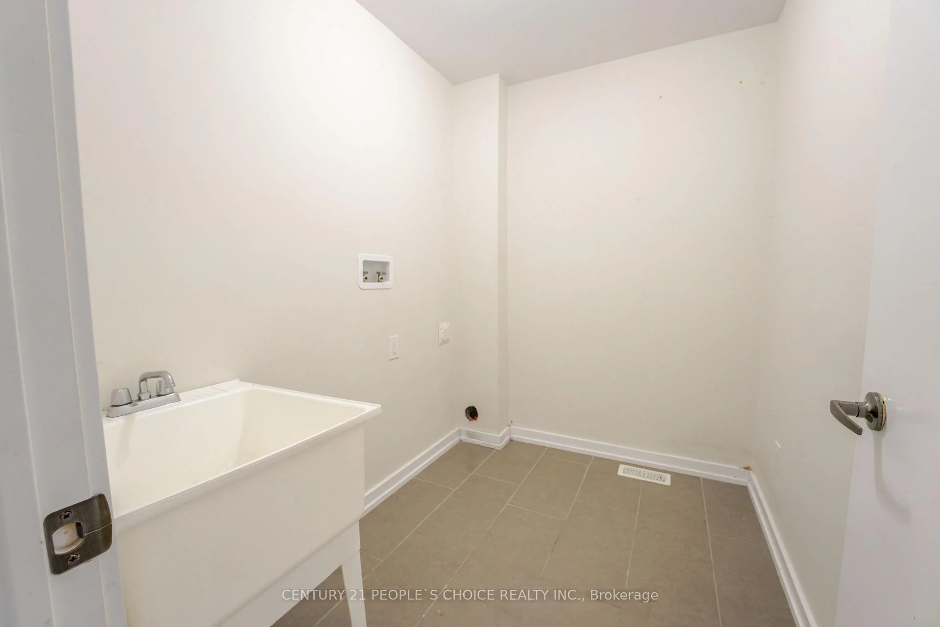 Photo 42 of 108 Golden Spring Drive, Brampton, Northwest Brampton — HOMEH
