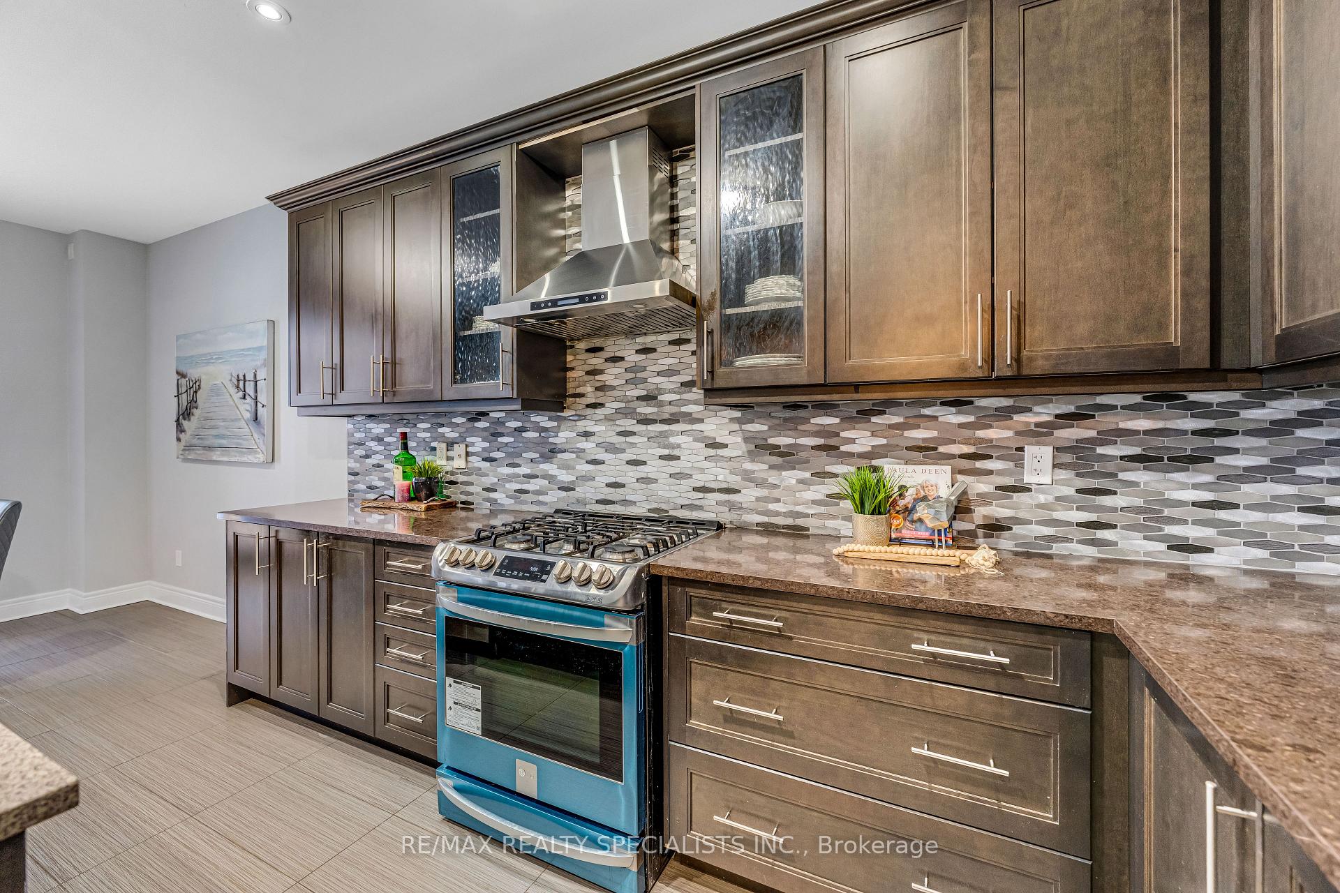Photo 9 of 171 Rising Hill Ridge, Brampton, Bram West — HOMEH