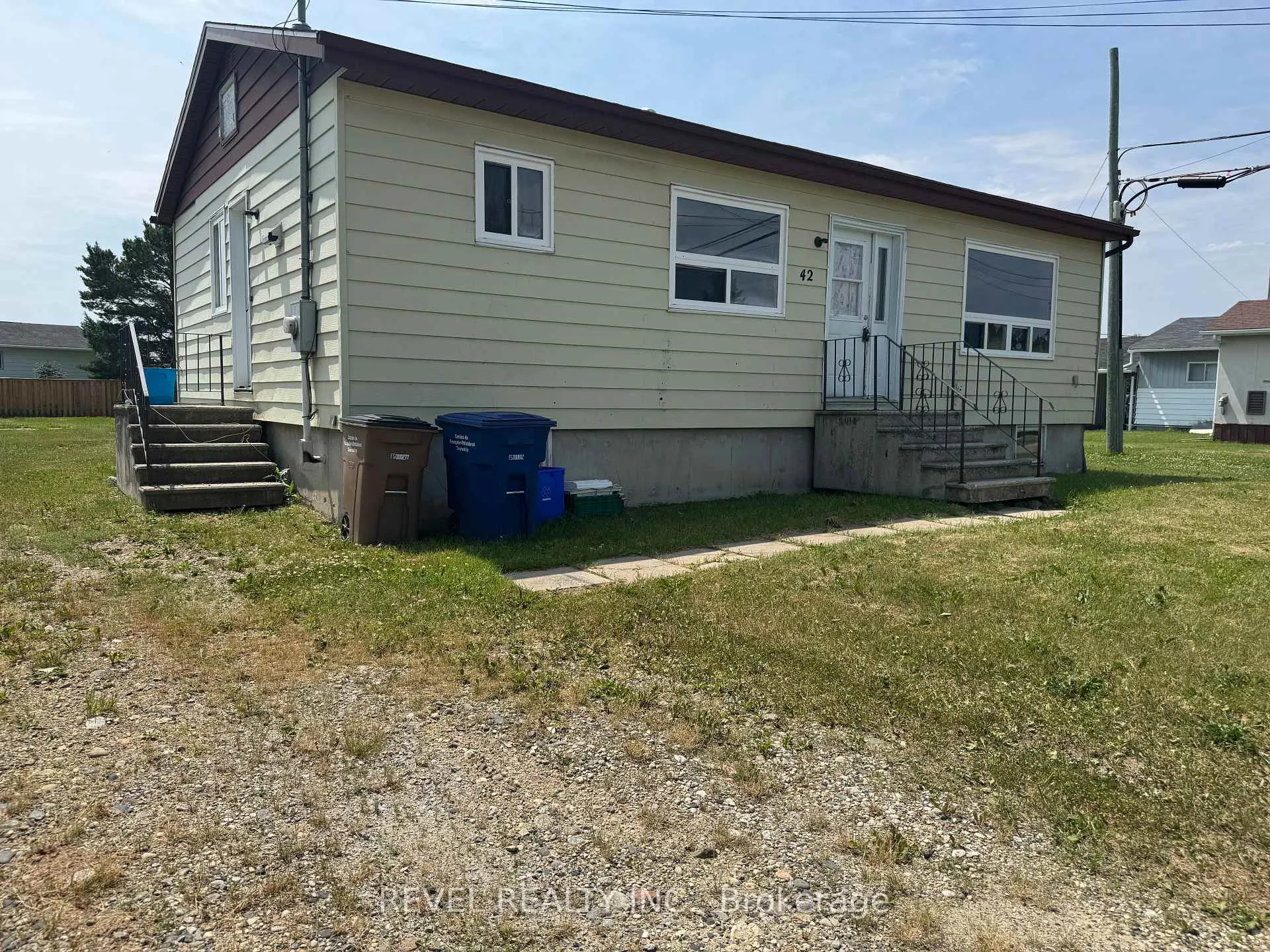Photo 2 of 42 Gauthier Street, Kapuskasing, Fauquier — HOMEH