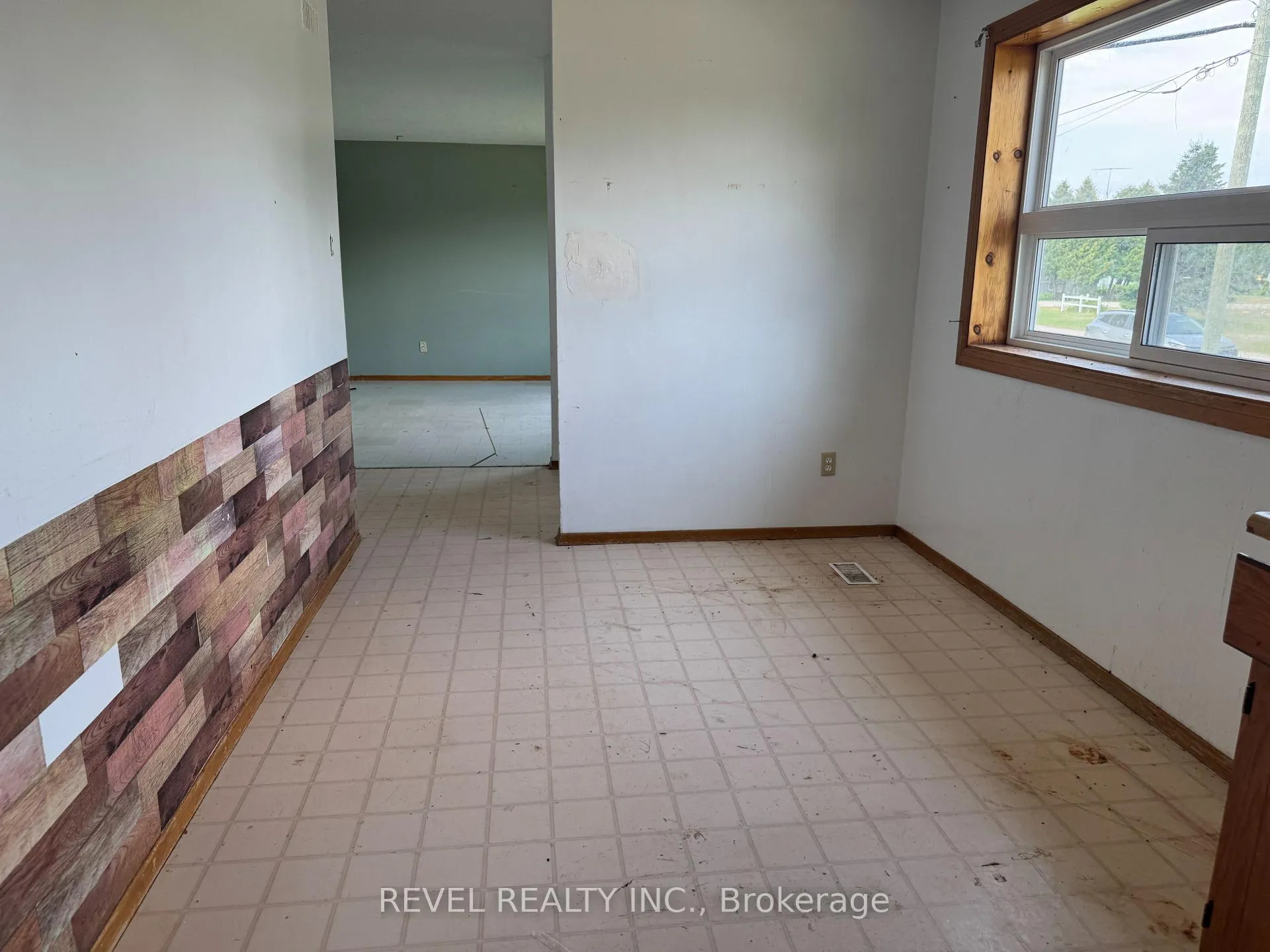 Photo 4 of 42 Gauthier Street, Kapuskasing, Fauquier — HOMEH