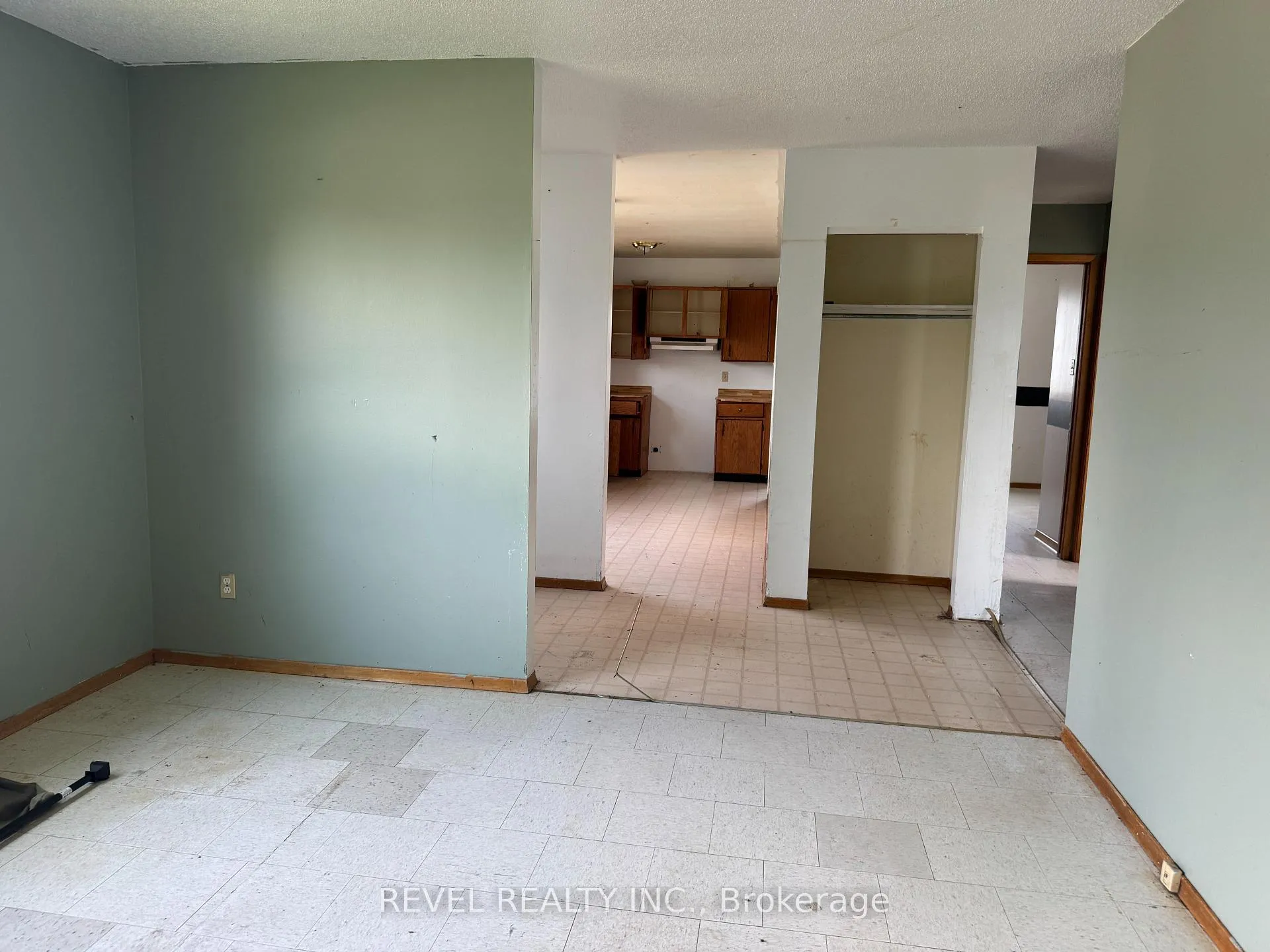 Photo 5 of 42 Gauthier Street, Kapuskasing, Fauquier — HOMEH