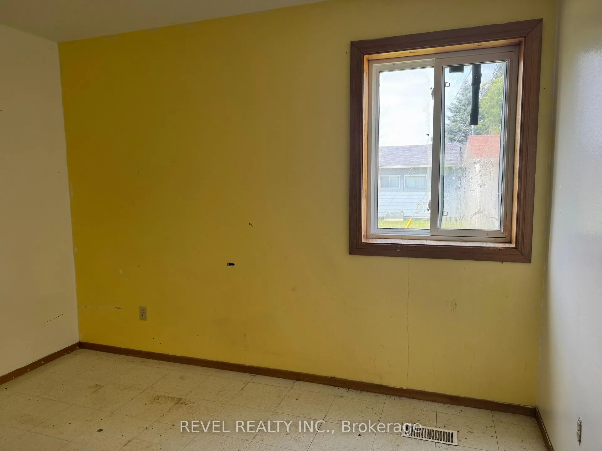 Photo 10 of 42 Gauthier Street, Kapuskasing, Fauquier — HOMEH
