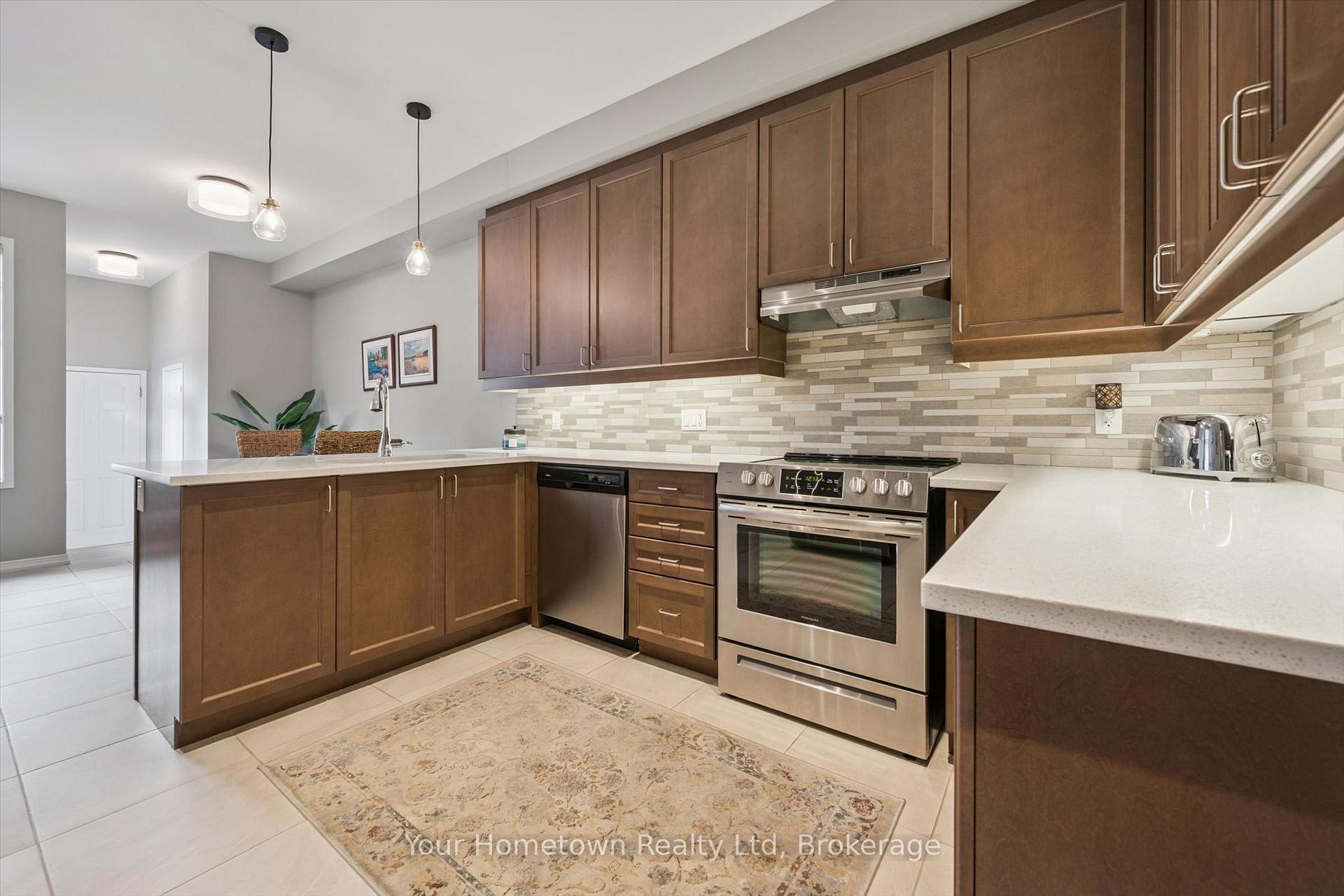Photo 12 of Unit #5, 22 Kirvan Street, Centre Wellington, Fergus — HOMEH