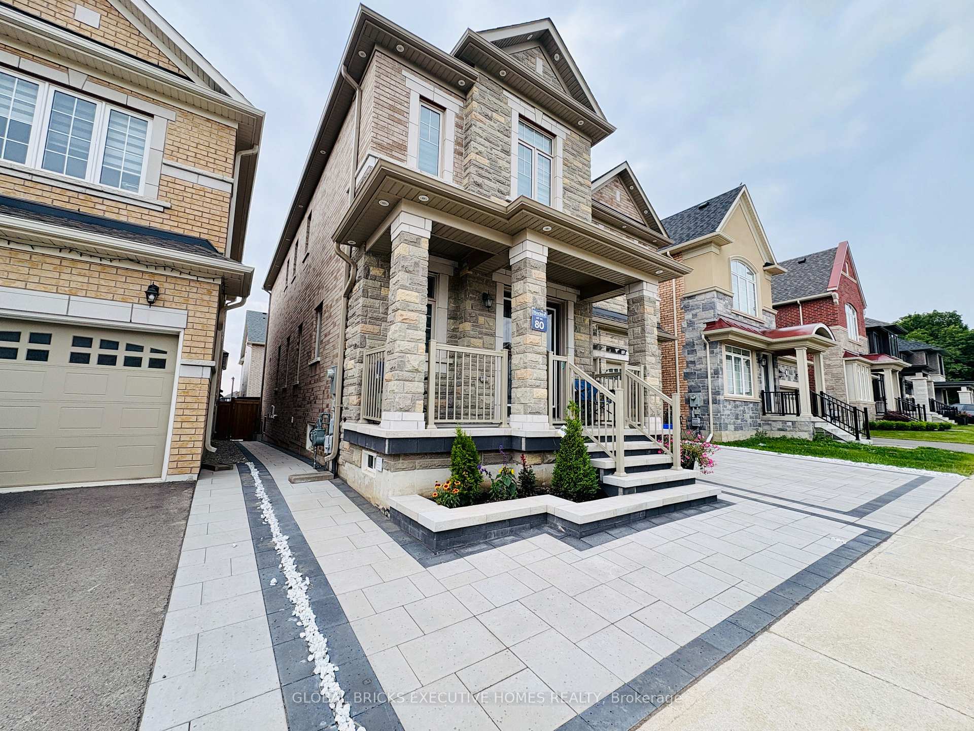 Photo 3 of 4056 Channing Crescent, Oakville, Glenorchy — HOMEH
