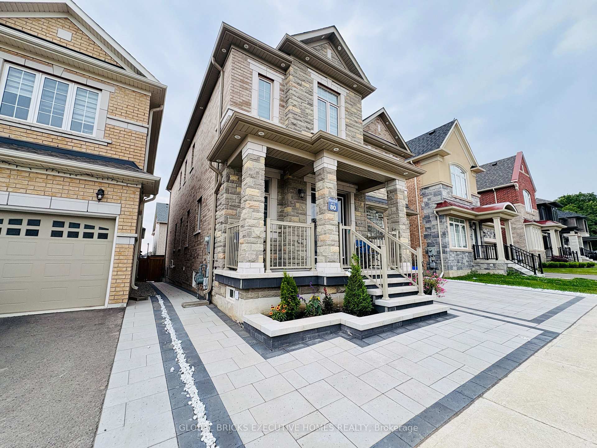 Photo 4 of 4056 Channing Crescent, Oakville, Glenorchy — HOMEH
