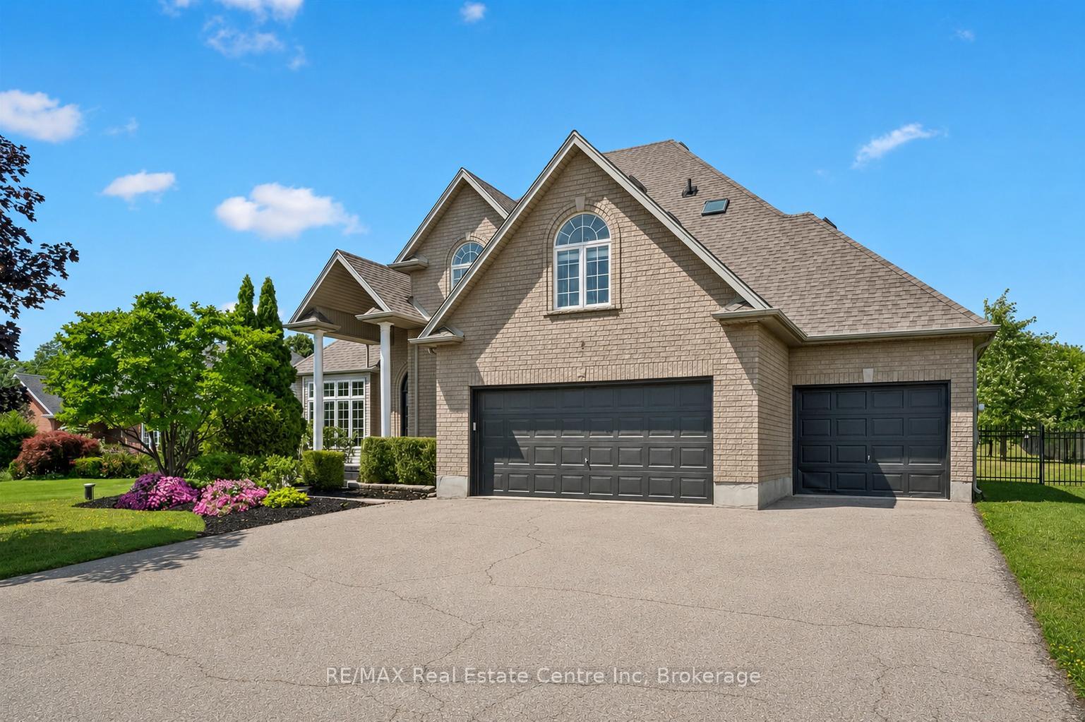 Photo 1 of 12 Telfer Glen Street, Puslinch, Morriston — HOMEH