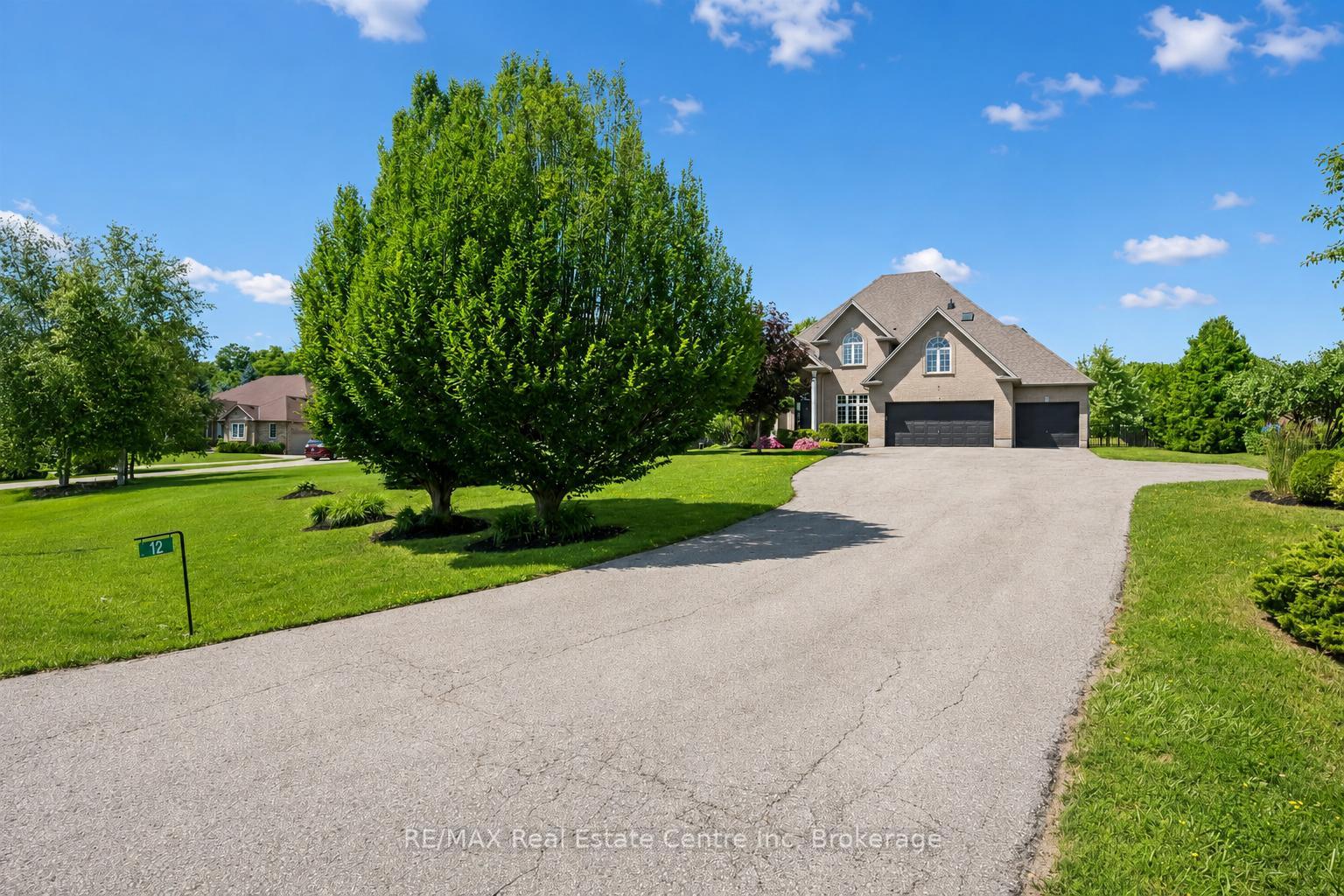 Photo 2 of 12 Telfer Glen Street, Puslinch, Morriston — HOMEH