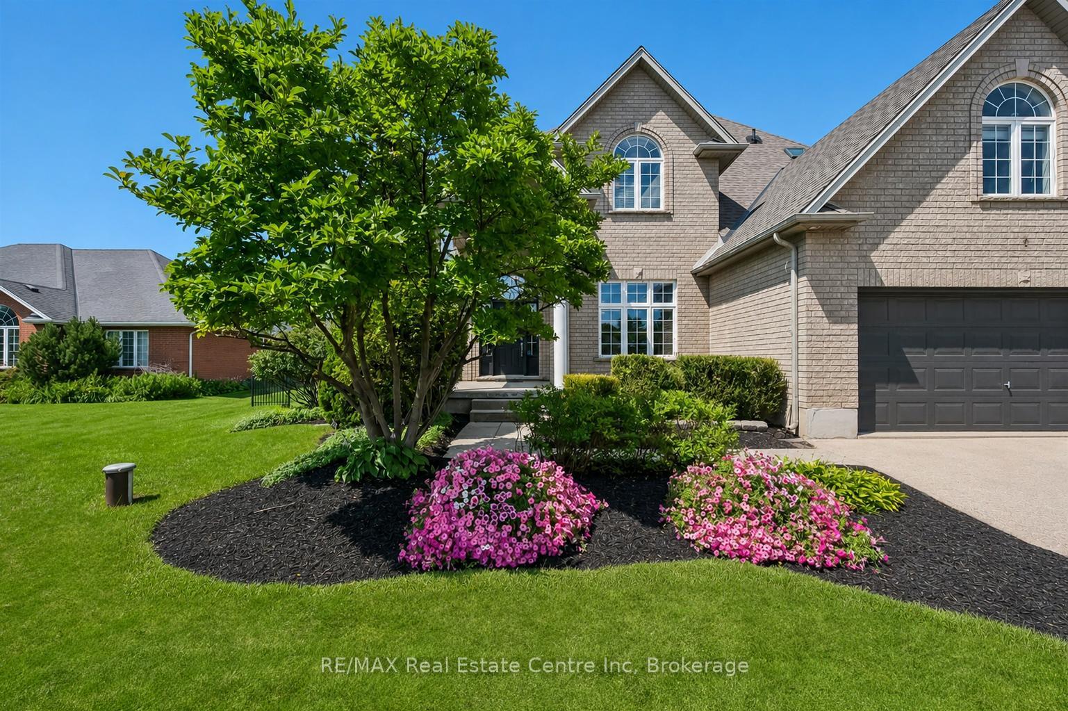Photo 3 of 12 Telfer Glen Street, Puslinch, Morriston — HOMEH