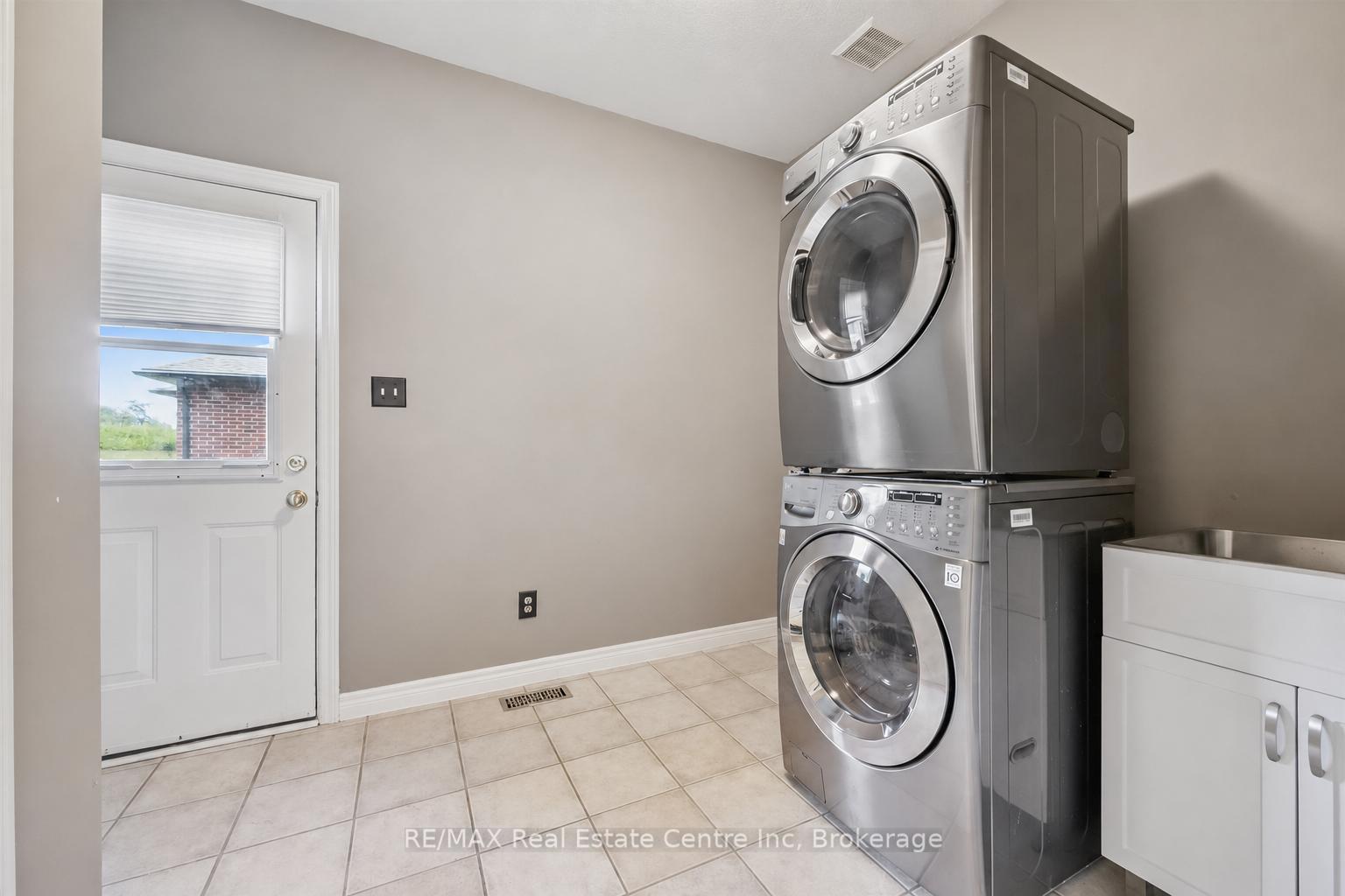 Photo 19 of 12 Telfer Glen Street, Puslinch, Morriston — HOMEH