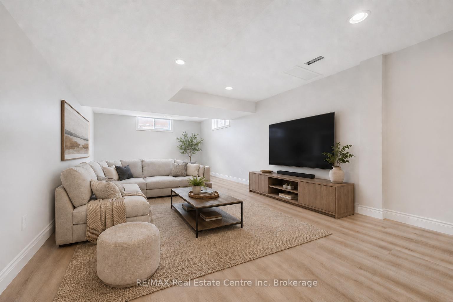 Photo 29 of 12 Telfer Glen Street, Puslinch, Morriston — HOMEH