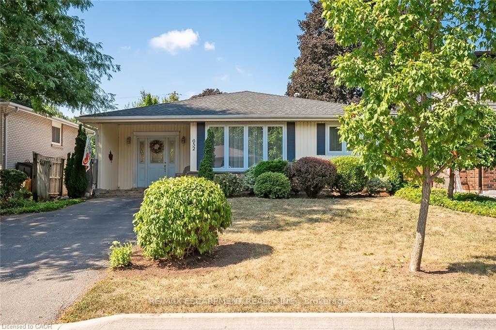 Photo 2 of 652 Ardleigh Crescent, Burlington, Appleby — HOMEH