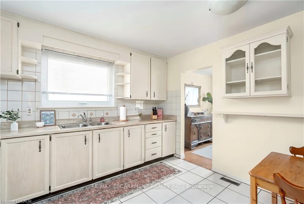 Photo 8 of 652 Ardleigh Crescent, Burlington, Appleby — HOMEH