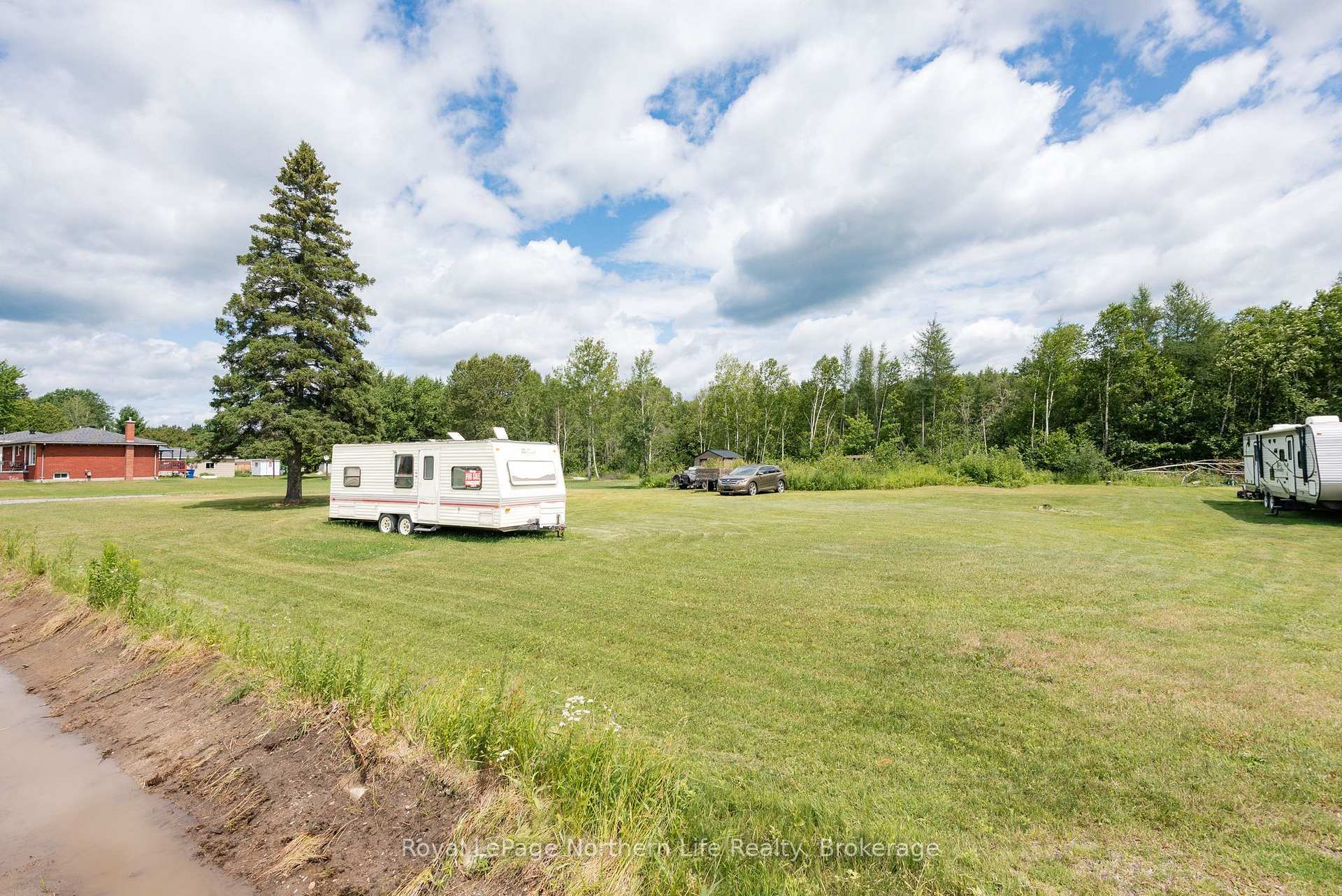 Photo 3 of 558 Nipissing Street, West Nipissing, Sturgeon Falls — HOMEH