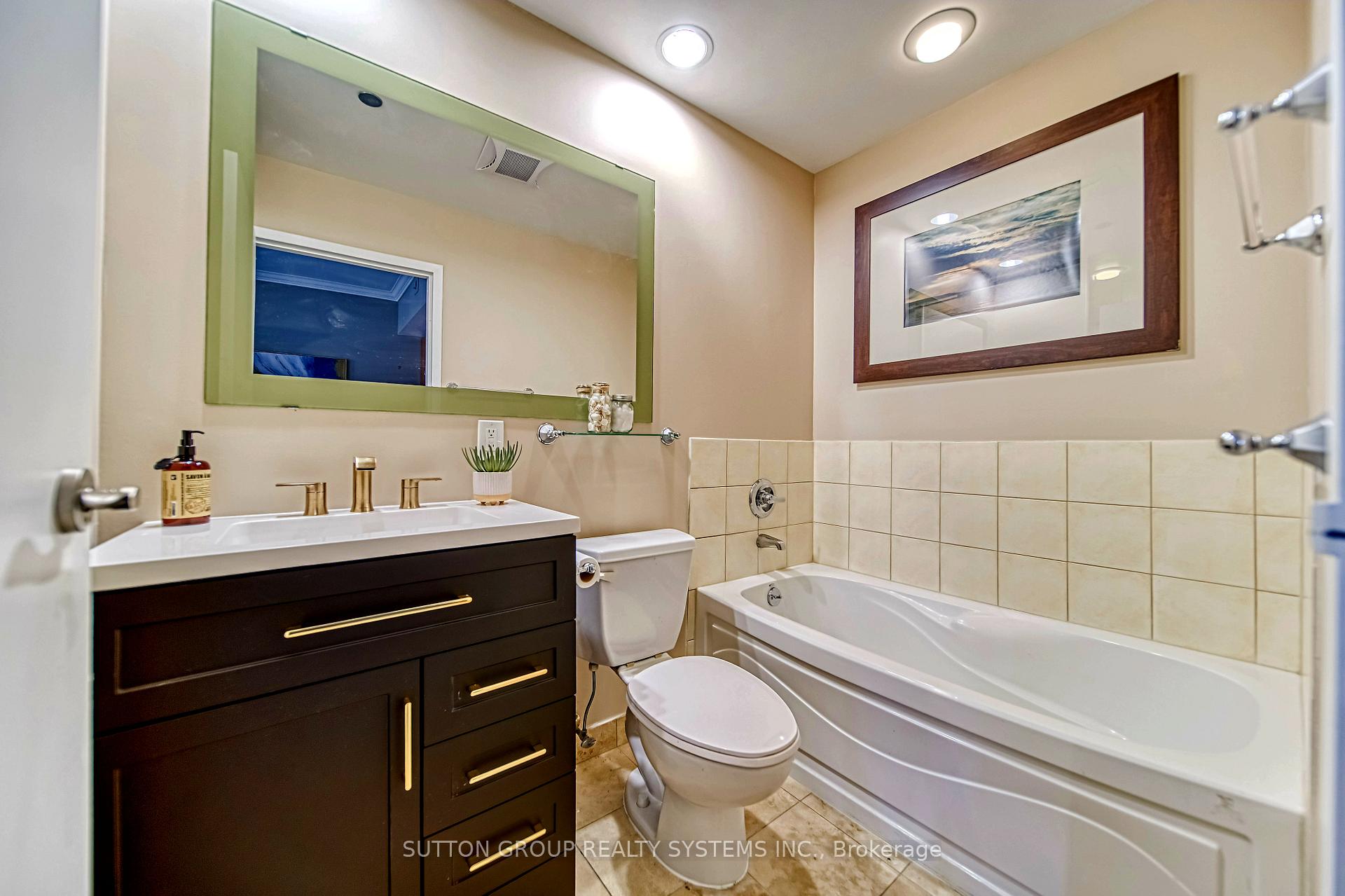 Photo 9 of Unit 915, 1 King Street W, Toronto, Bay Street Corridor — HOMEH