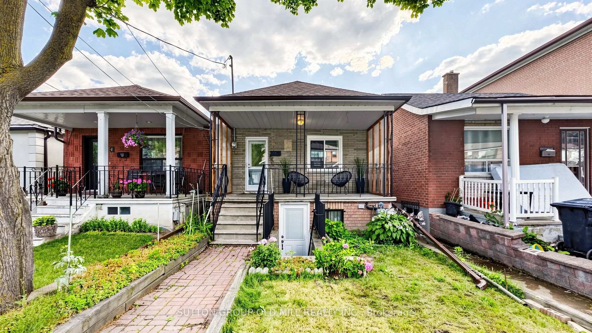 Photo 1 of 6 Hilldale Road, Toronto, Rockcliffe-Smythe — HOMEH
