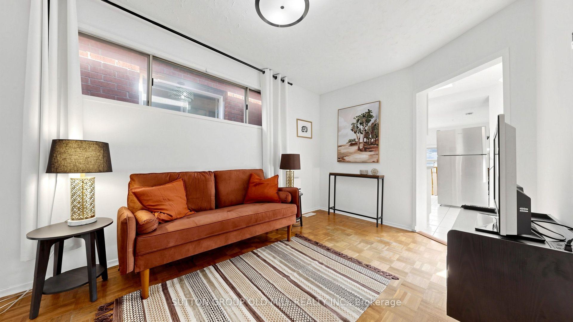 Photo 6 of 6 Hilldale Road, Toronto, Rockcliffe-Smythe — HOMEH