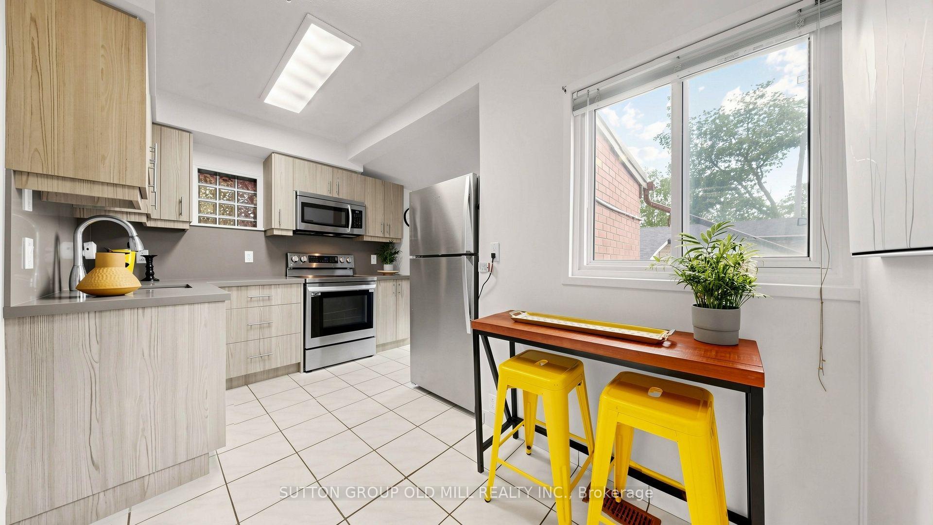 Photo 8 of 6 Hilldale Road, Toronto, Rockcliffe-Smythe — HOMEH