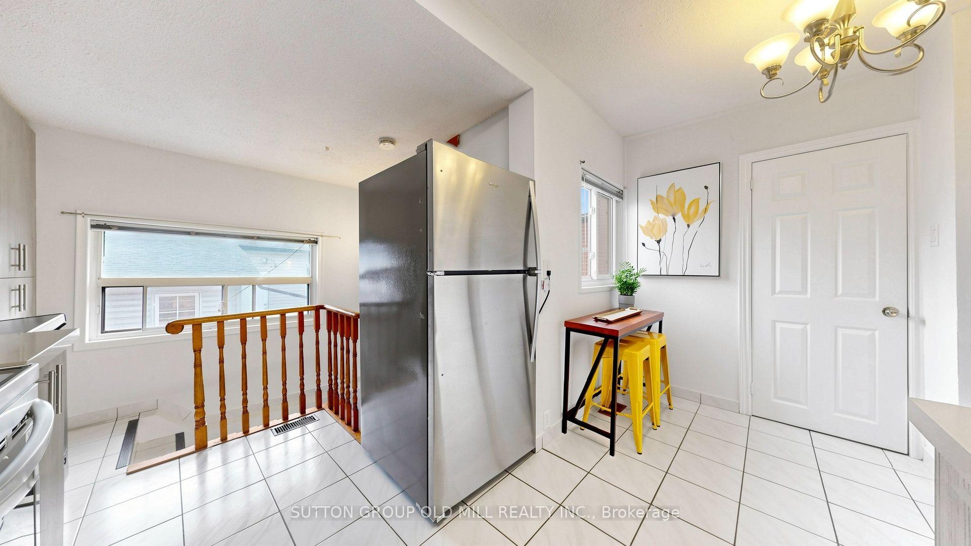 Photo 10 of 6 Hilldale Road, Toronto, Rockcliffe-Smythe — HOMEH