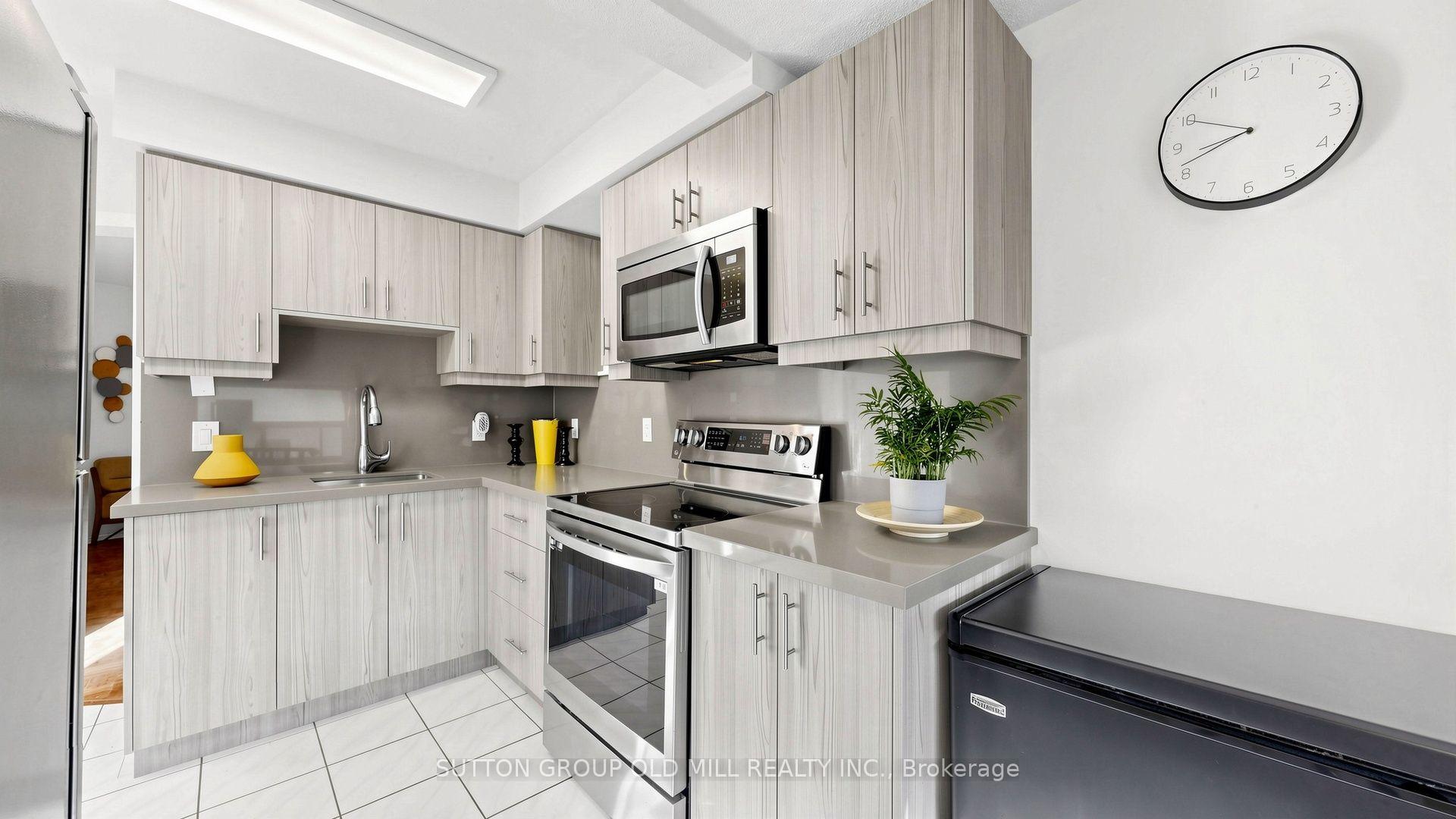 Photo 11 of 6 Hilldale Road, Toronto, Rockcliffe-Smythe — HOMEH