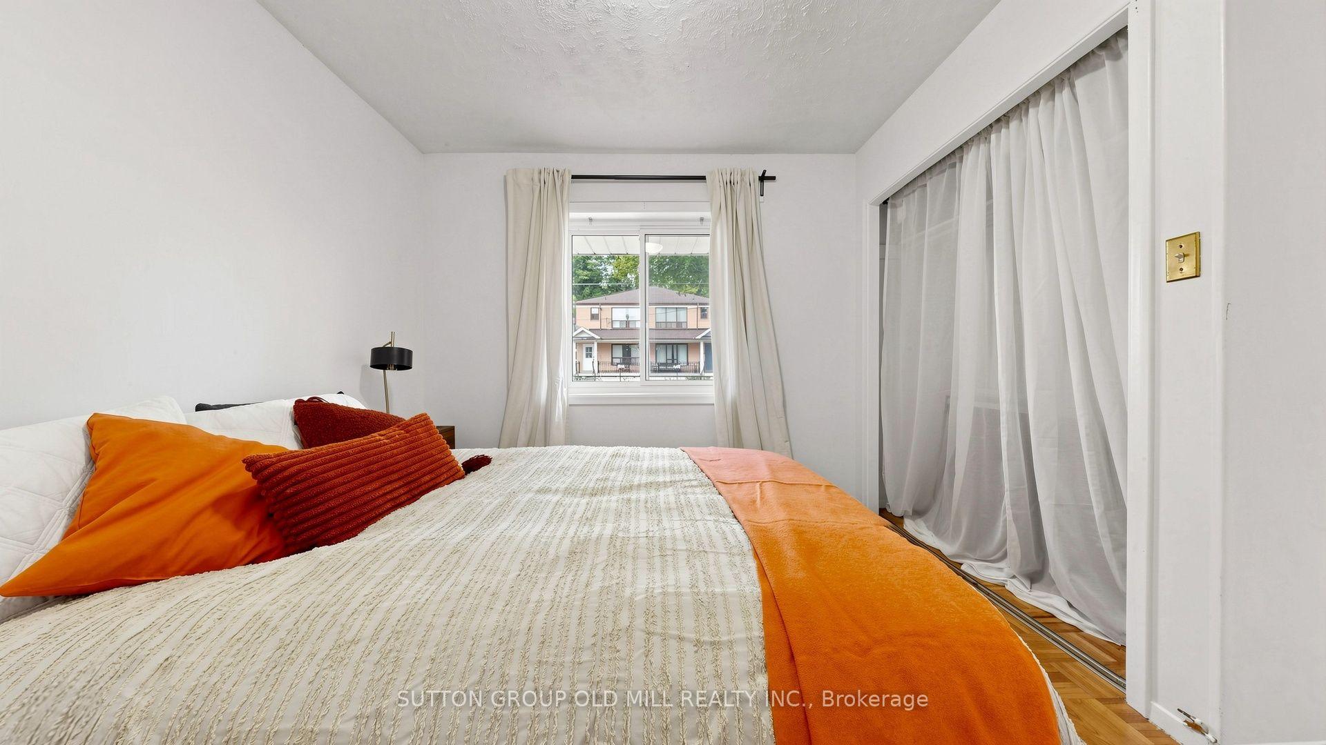 Photo 17 of 6 Hilldale Road, Toronto, Rockcliffe-Smythe — HOMEH