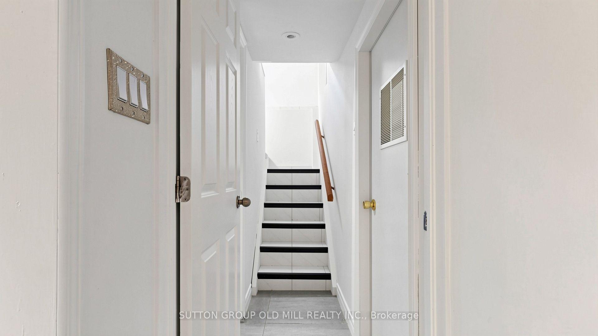 Photo 23 of 6 Hilldale Road, Toronto, Rockcliffe-Smythe — HOMEH