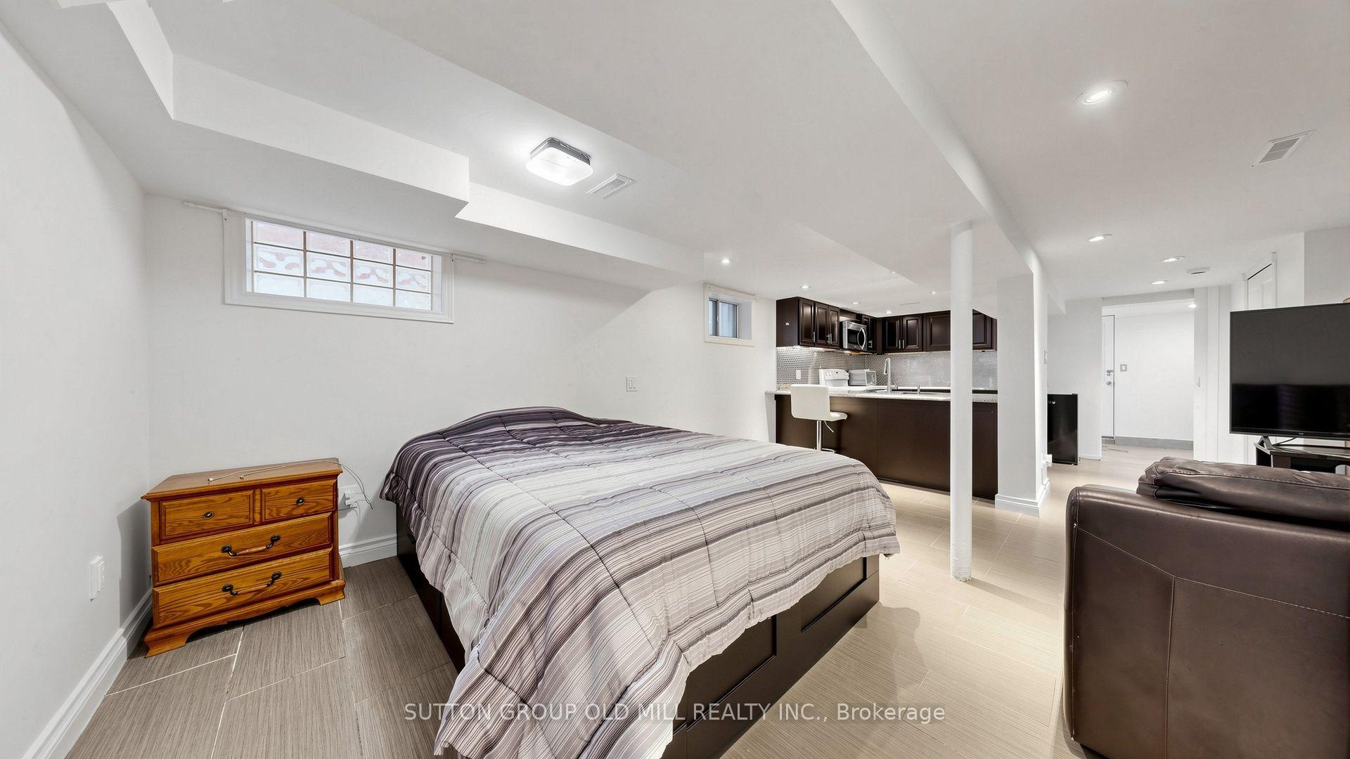 Photo 24 of 6 Hilldale Road, Toronto, Rockcliffe-Smythe — HOMEH