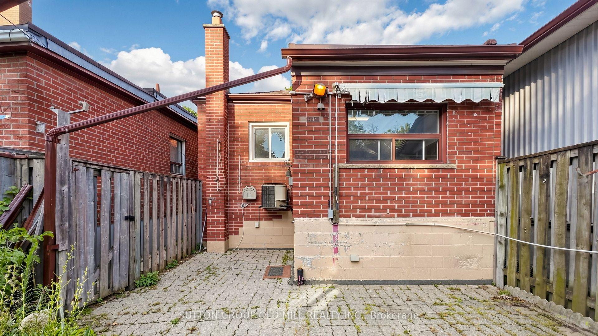 Photo 38 of 6 Hilldale Road, Toronto, Rockcliffe-Smythe — HOMEH