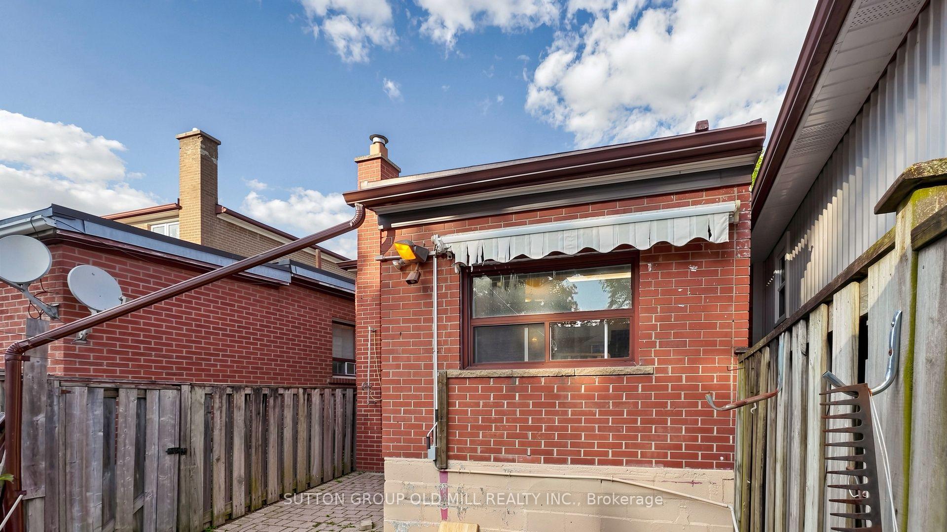 Photo 39 of 6 Hilldale Road, Toronto, Rockcliffe-Smythe — HOMEH
