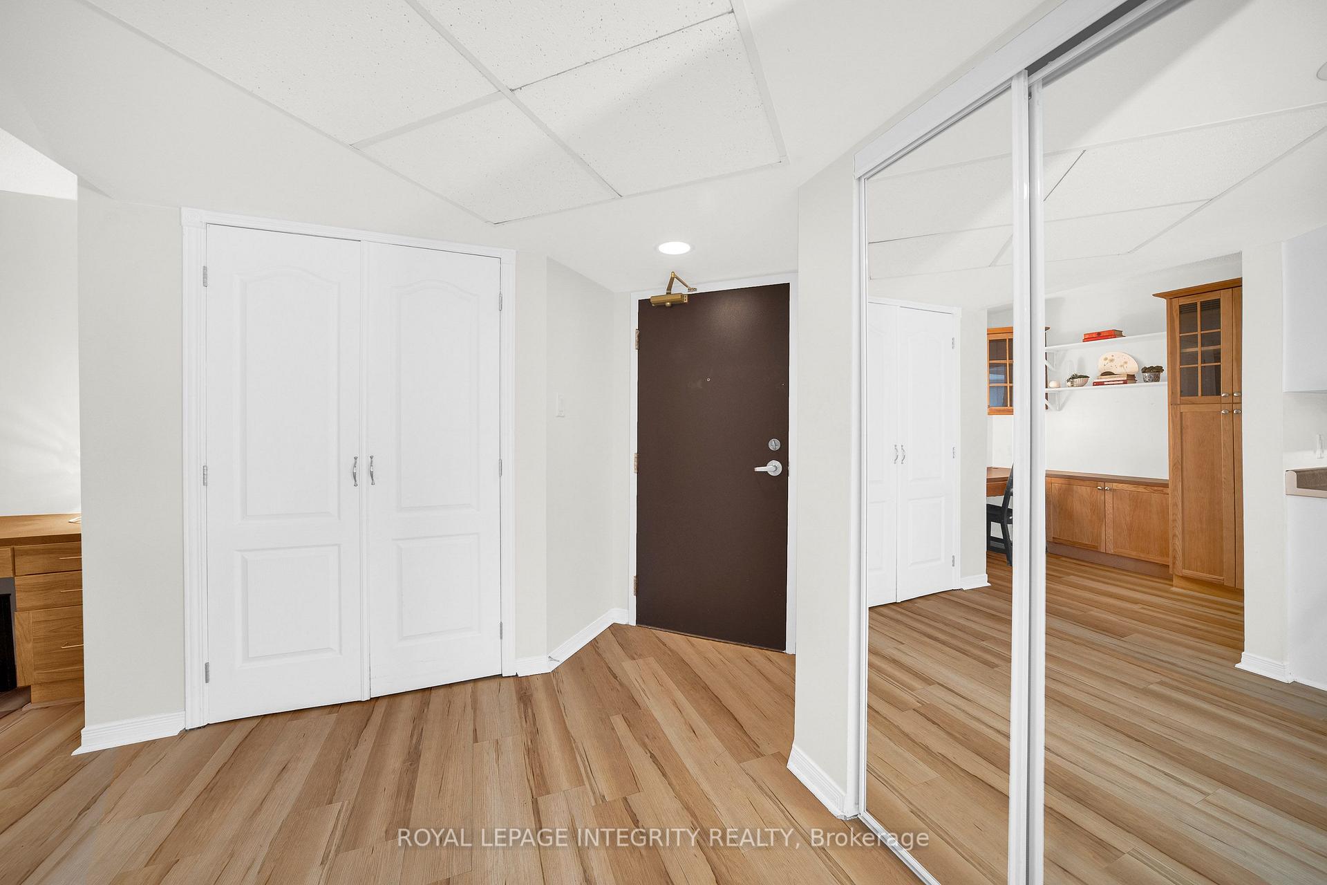 Photo 3 of Unit 3M, 310 Central Park Drive, Ottawa, Central Park — HOMEH