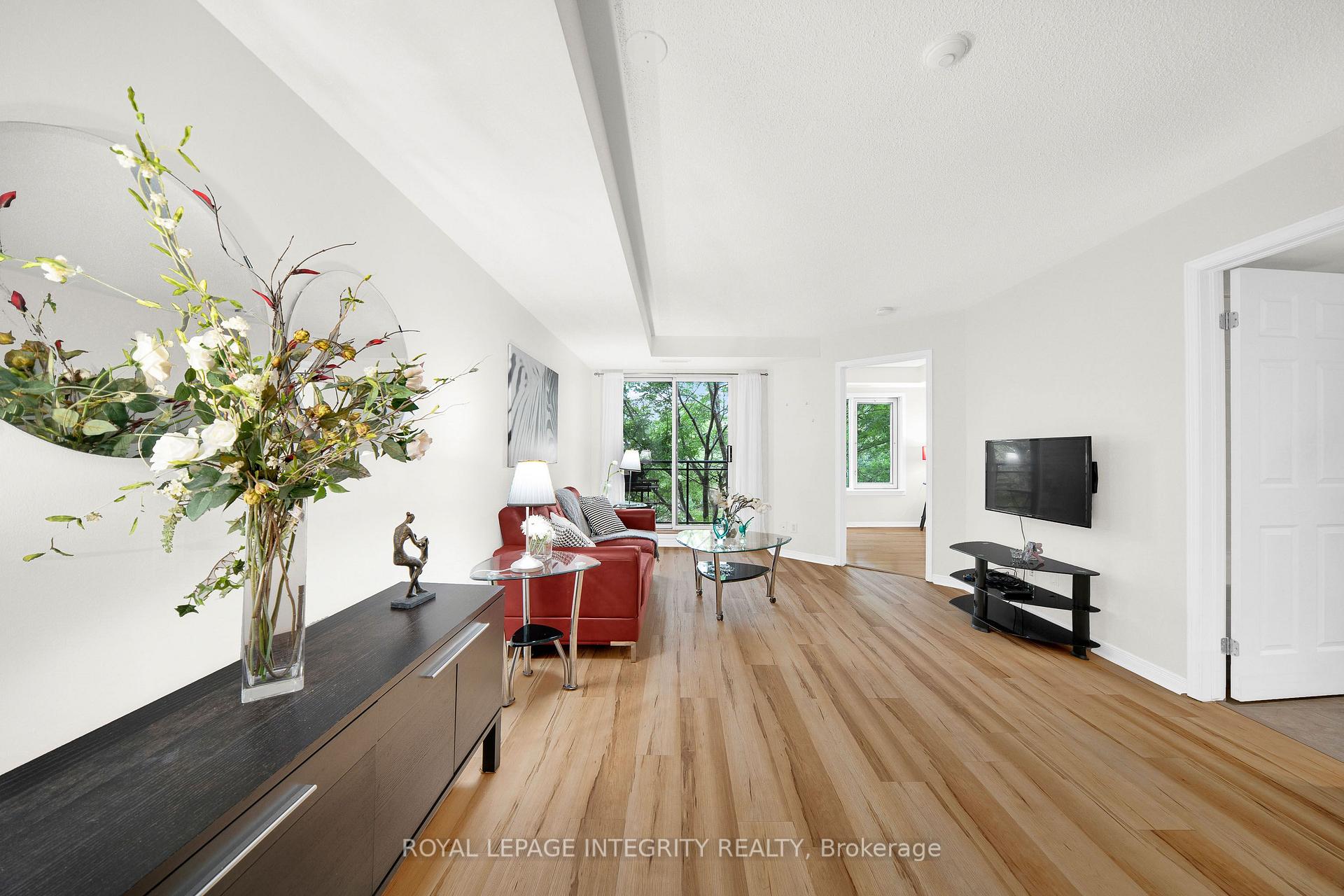 Photo 5 of Unit 3M, 310 Central Park Drive, Ottawa, Central Park — HOMEH