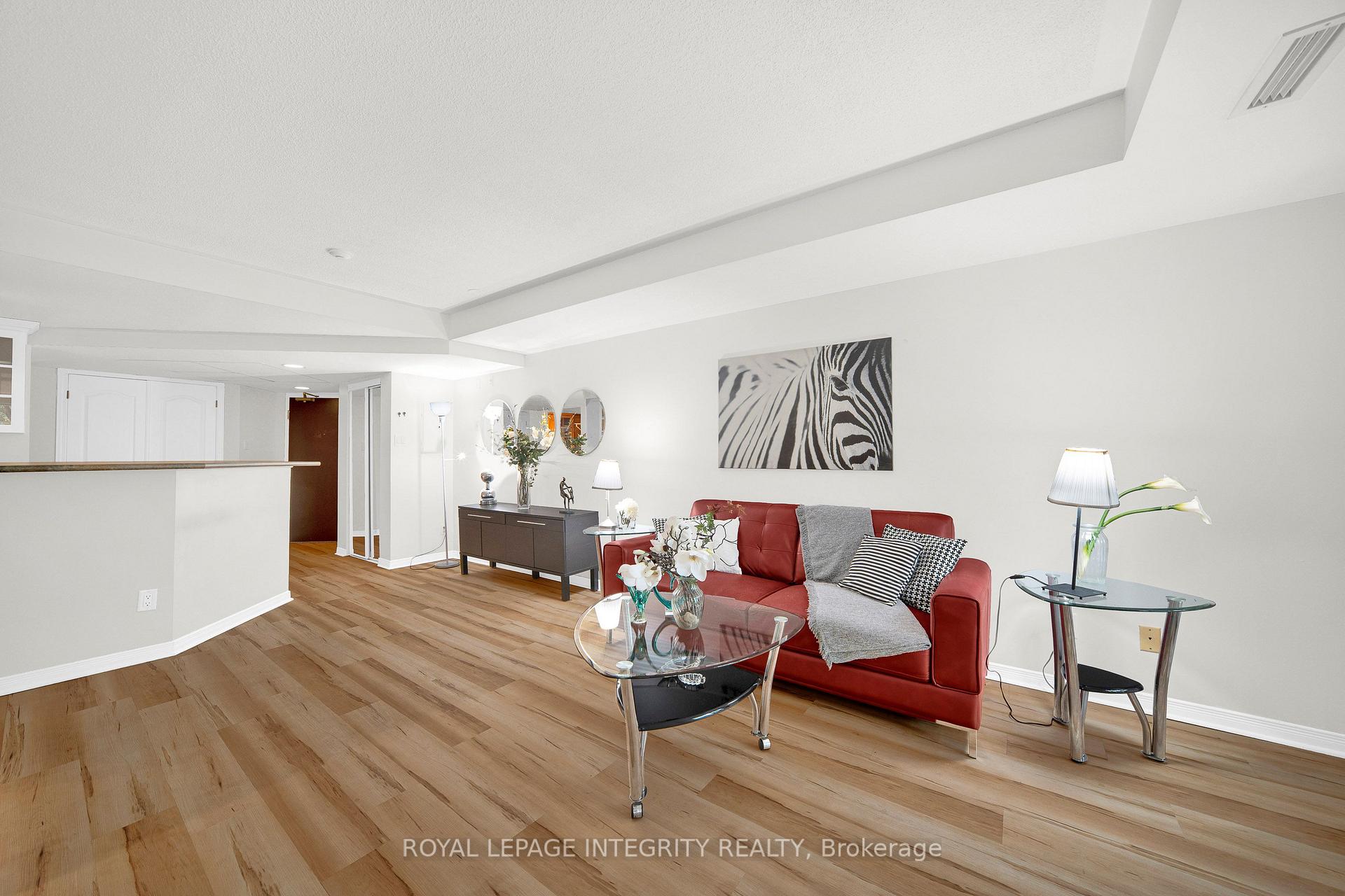 Photo 7 of Unit 3M, 310 Central Park Drive, Ottawa, Central Park — HOMEH