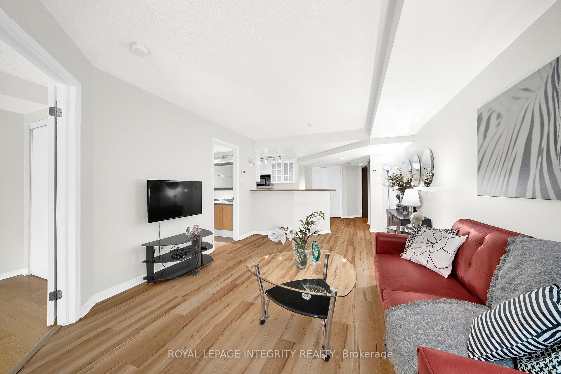 Photo 8 of Unit 3M, 310 Central Park Drive, Ottawa, Central Park — HOMEH