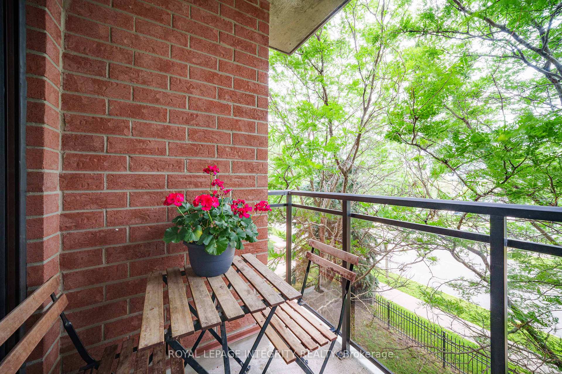 Photo 11 of Unit 3M, 310 Central Park Drive, Ottawa, Central Park — HOMEH