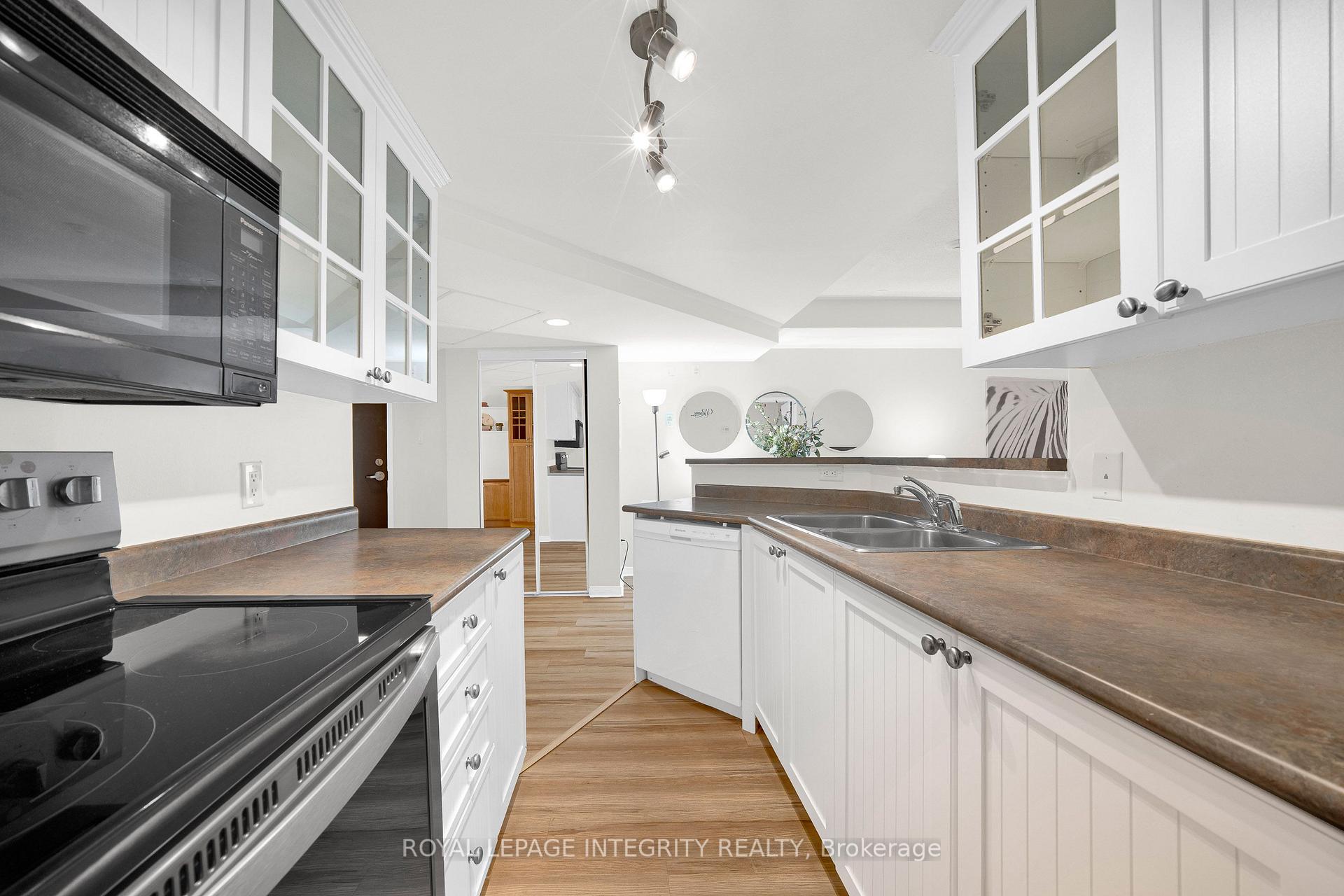 Photo 16 of Unit 3M, 310 Central Park Drive, Ottawa, Central Park — HOMEH