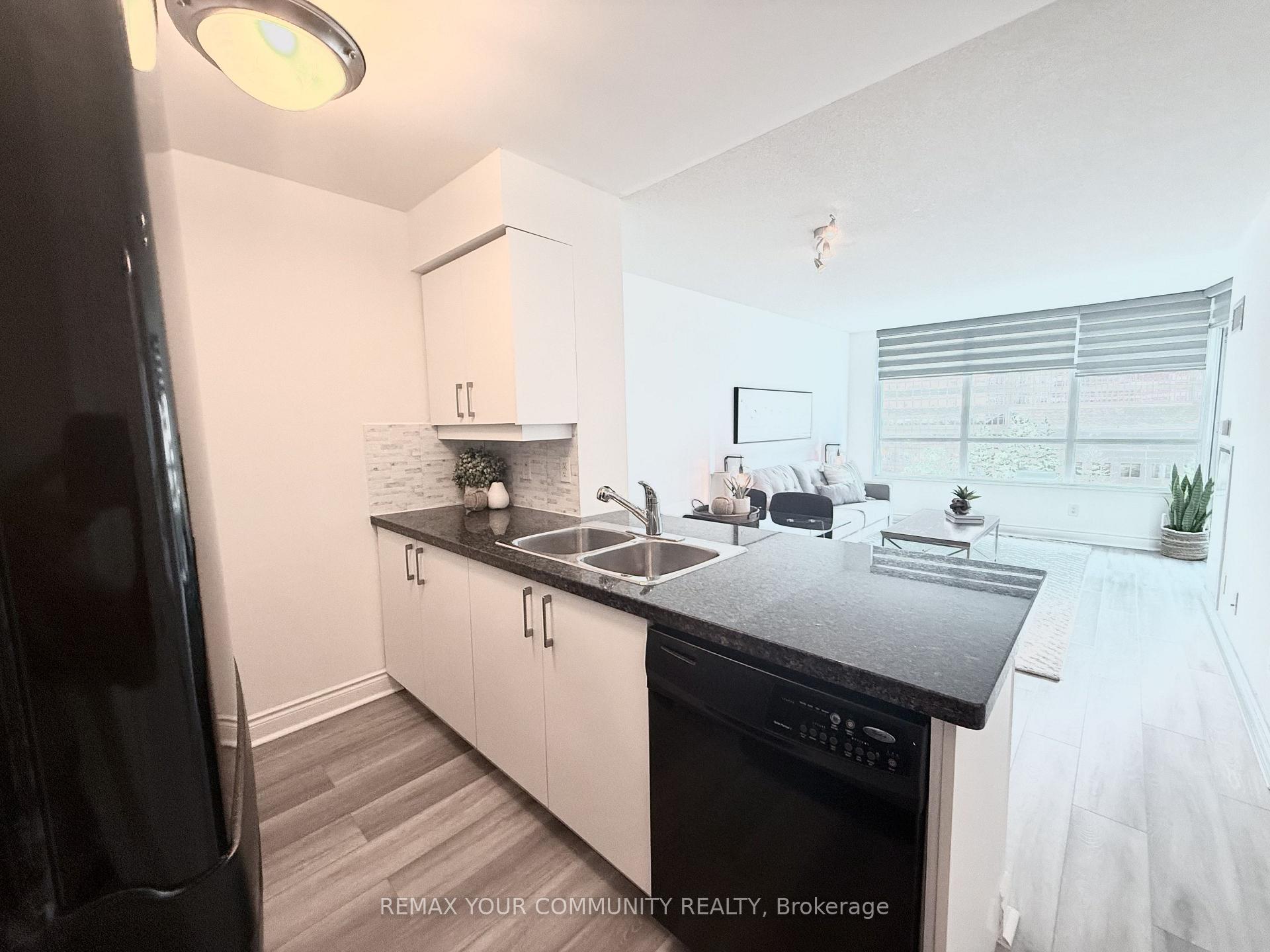 Front of Unit 622, 25 Greenview Avenue