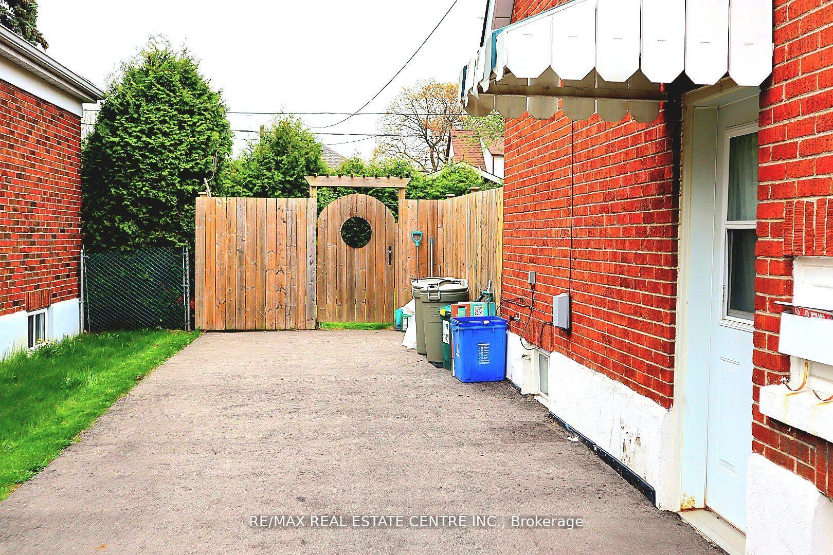 Photo 3 of 401 Elgin St Street E, Oshawa, O'Neill — HOMEH