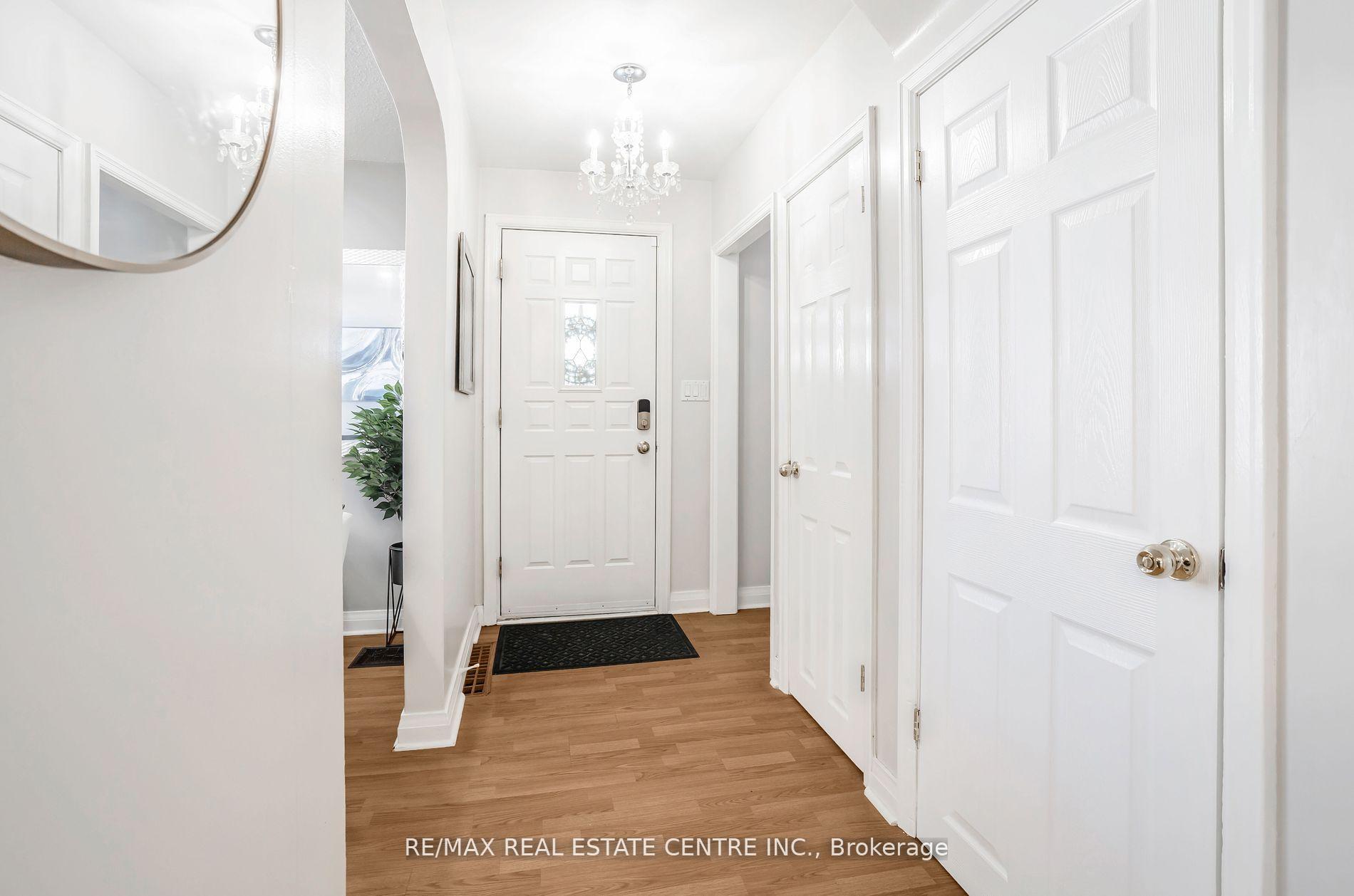 Photo 4 of 401 Elgin St Street E, Oshawa, O'Neill — HOMEH