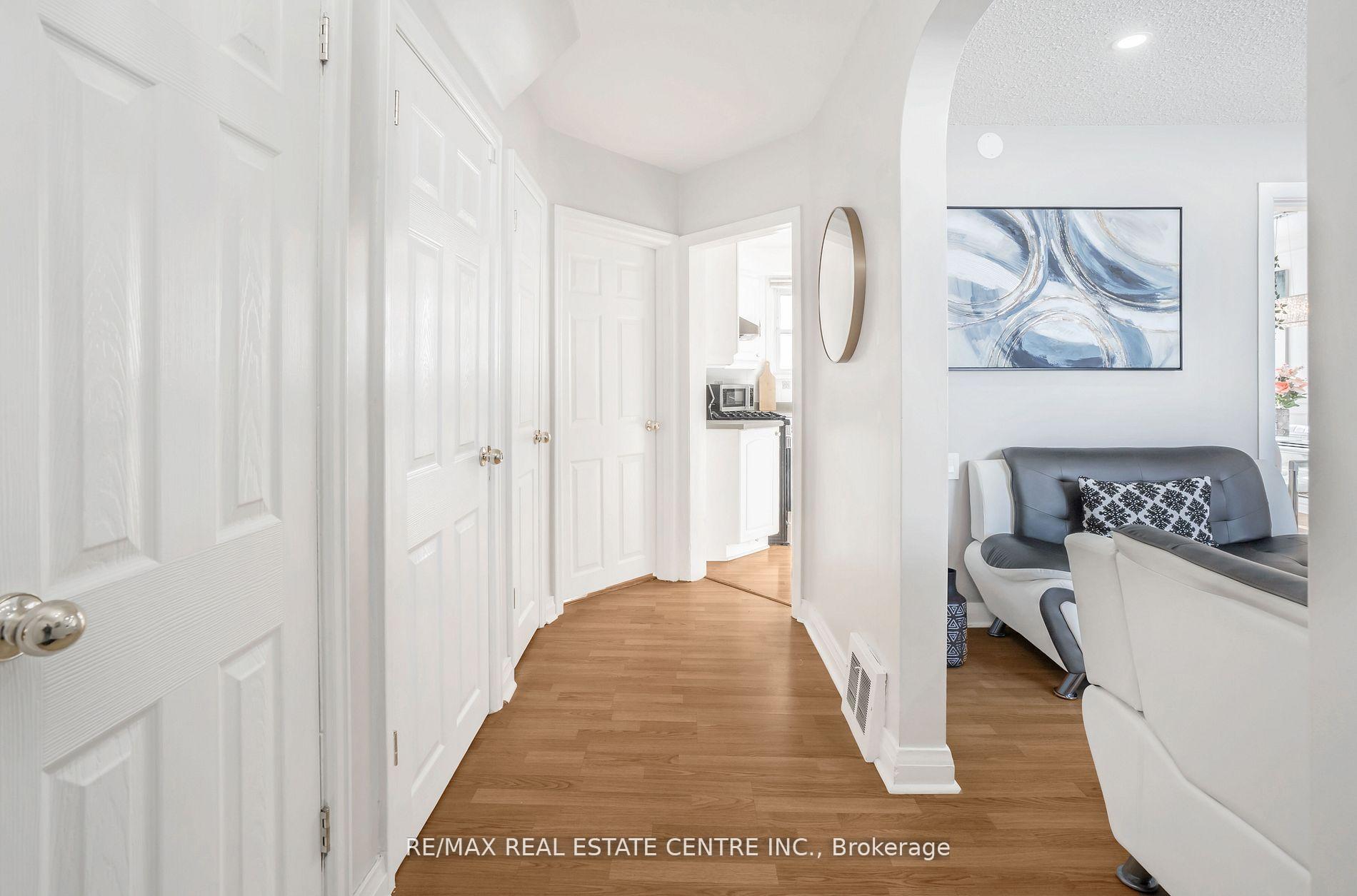 Photo 5 of 401 Elgin St Street E, Oshawa, O'Neill — HOMEH