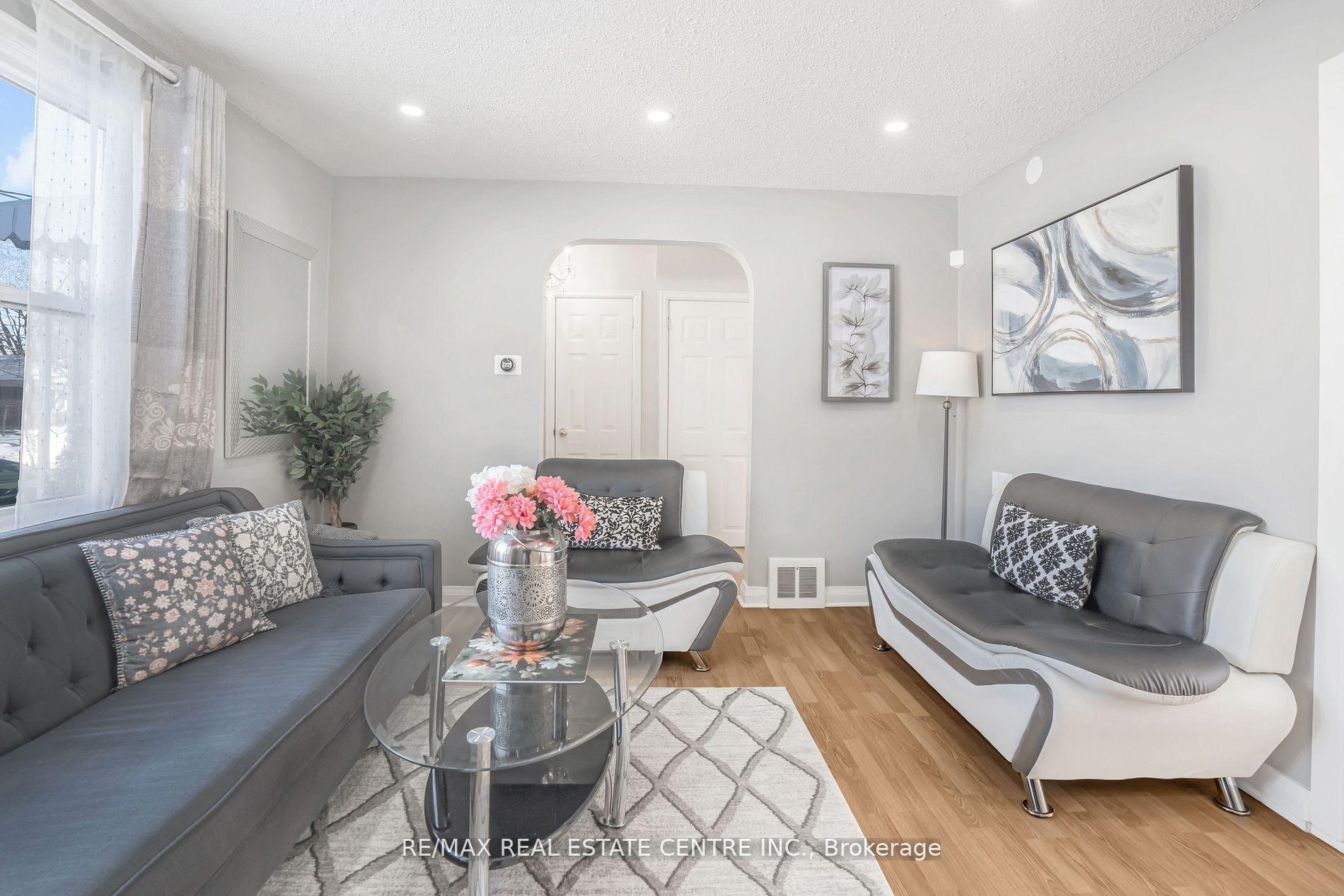 Photo 10 of 401 Elgin St Street E, Oshawa, O'Neill — HOMEH