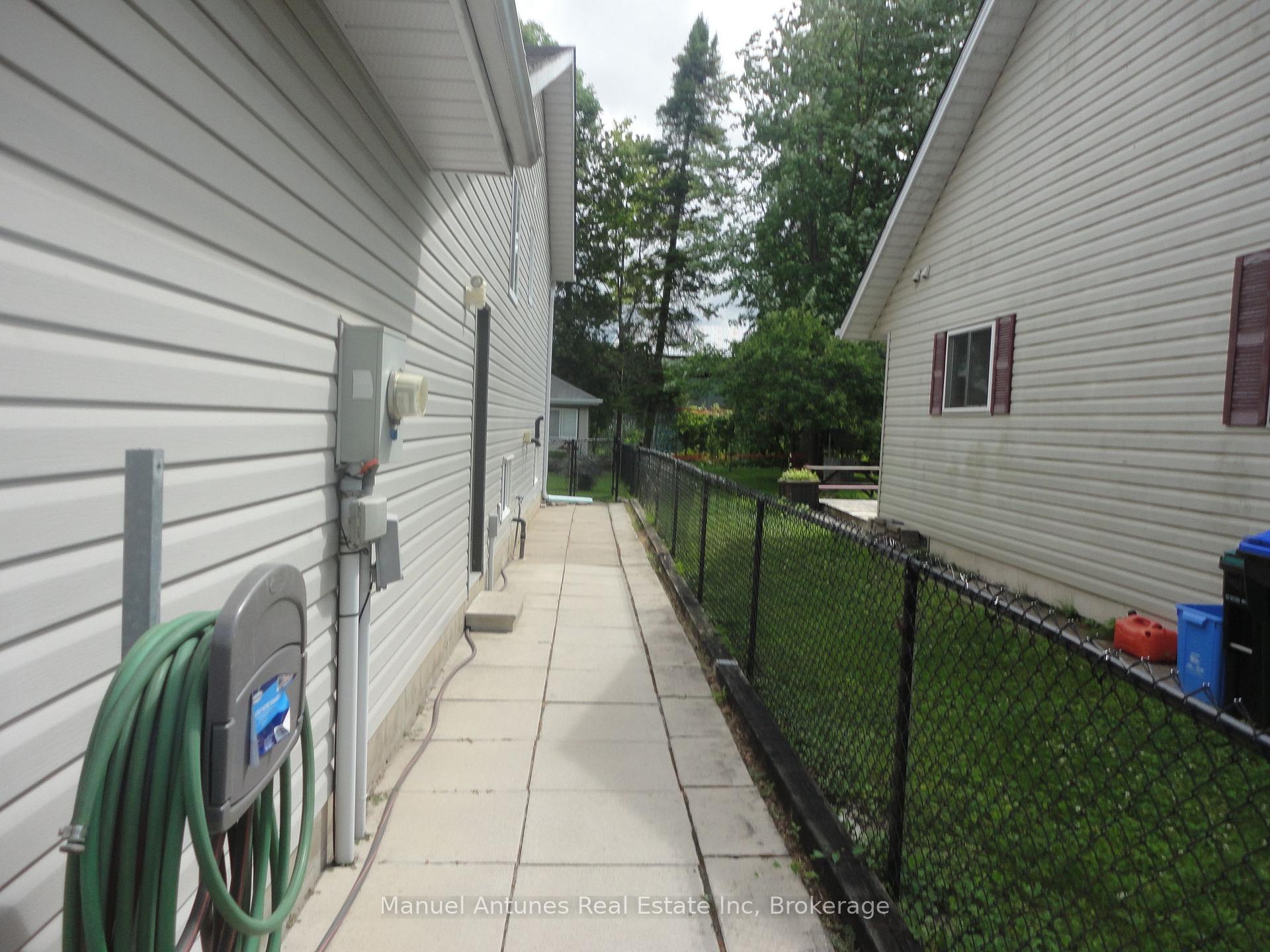 Photo 5 of 15 47th Street S, Wasaga Beach — HOMEH