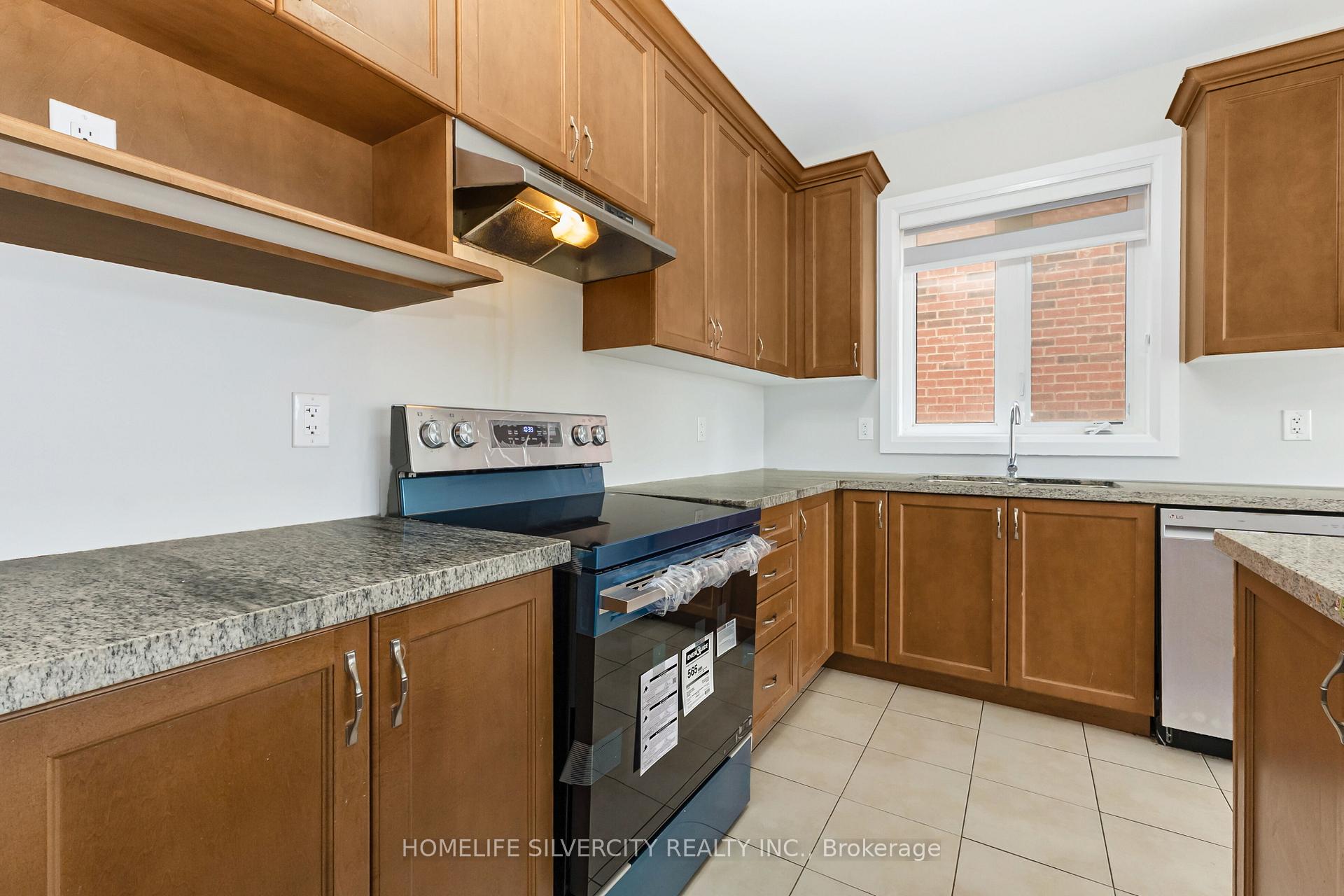 Photo 21 of 56 Donald Stewart Road, Brampton, Northwest Brampton — HOMEH