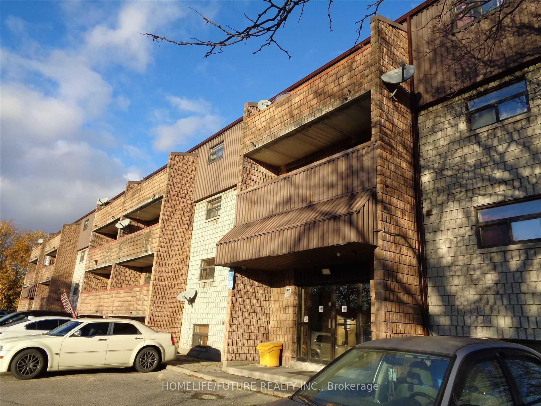 Front of Unit 304, 560 Bloor Street E