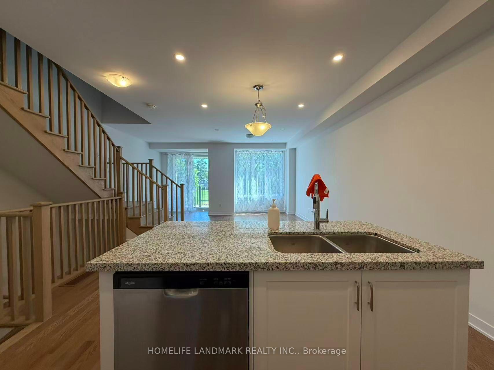 Photo 8 of 111 Anna Russell Way, Markham, Unionville — HOMEH