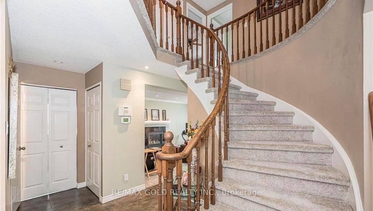 Photo 2 of 5 Havenwood Court, Kitchener, Forest Heights — HOMEH