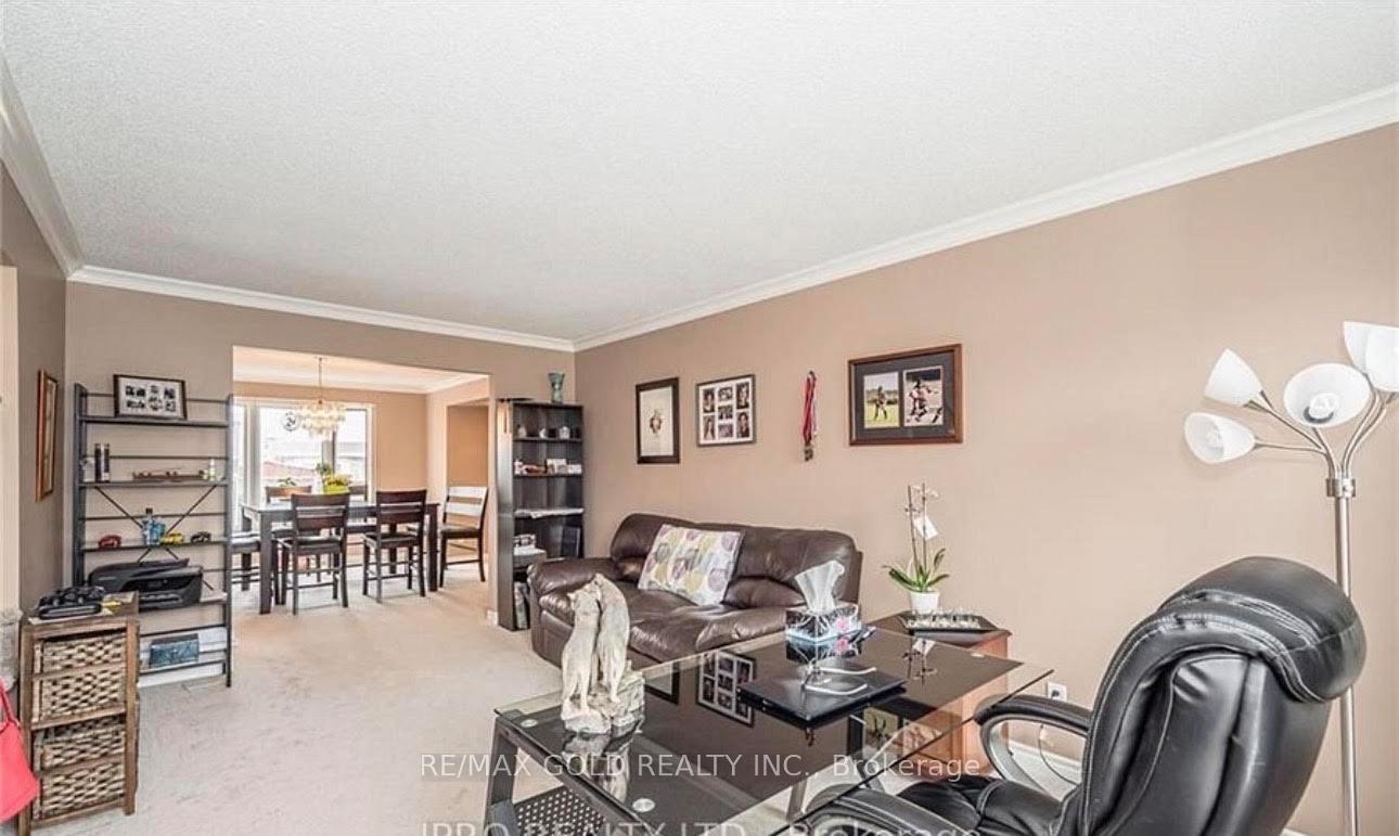 Photo 4 of 5 Havenwood Court, Kitchener, Forest Heights — HOMEH