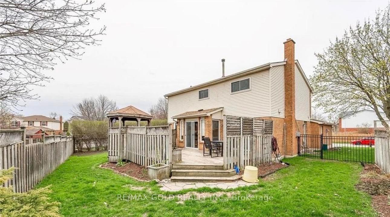 Photo 13 of 5 Havenwood Court, Kitchener, Forest Heights — HOMEH