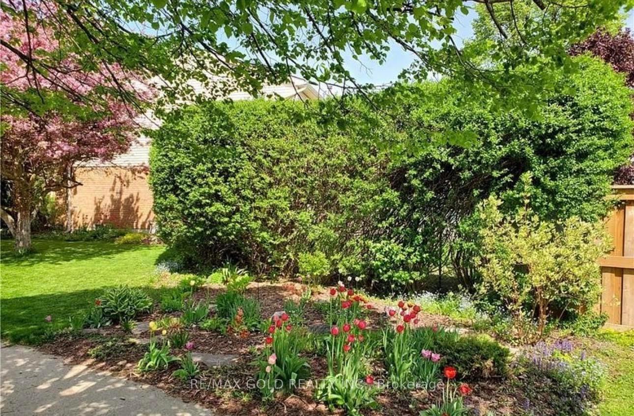 Photo 14 of 5 Havenwood Court, Kitchener, Forest Heights — HOMEH