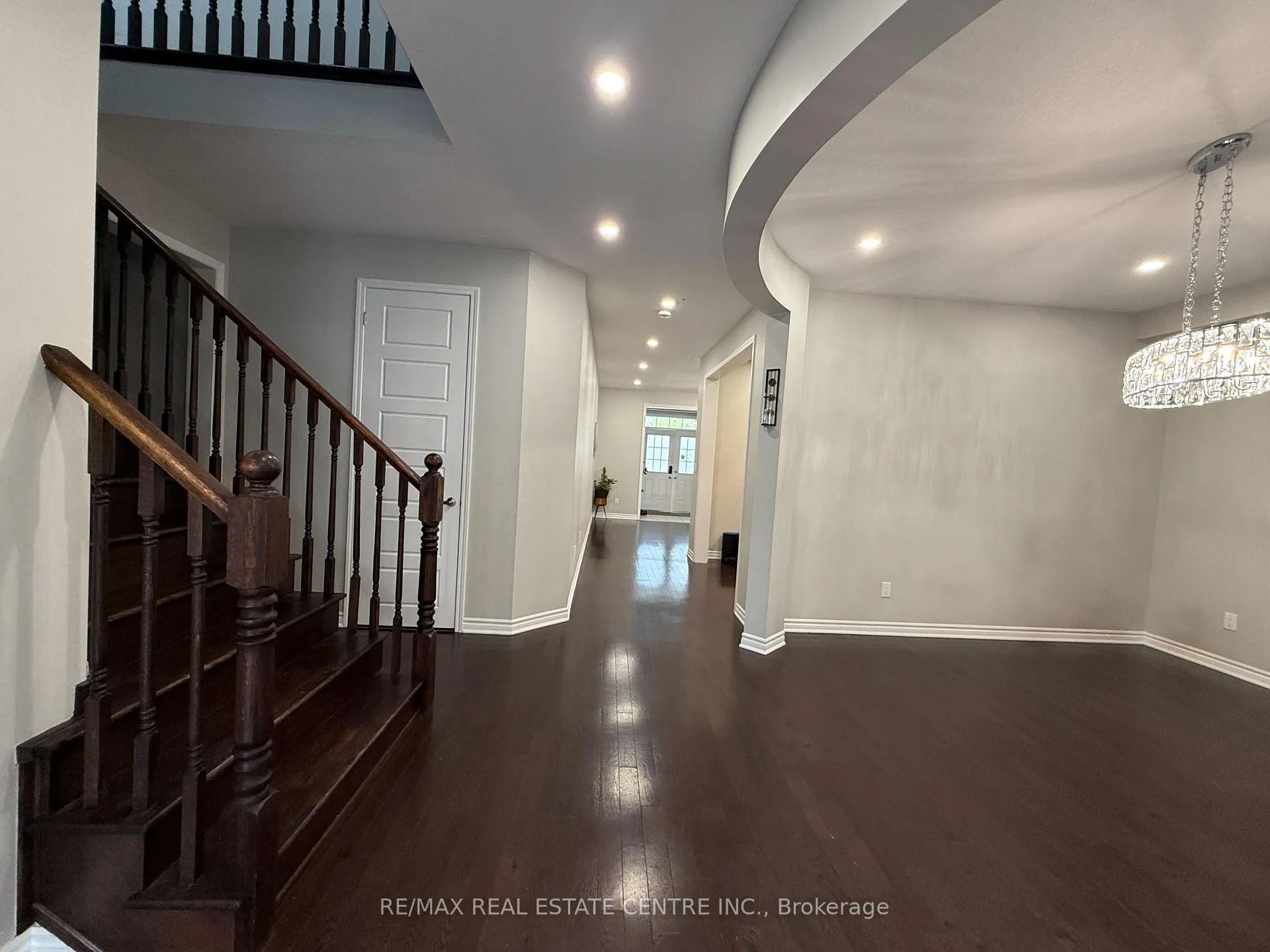 Photo 2 of 300 Ridge Road, Cambridge, Silver Heights — HOMEH