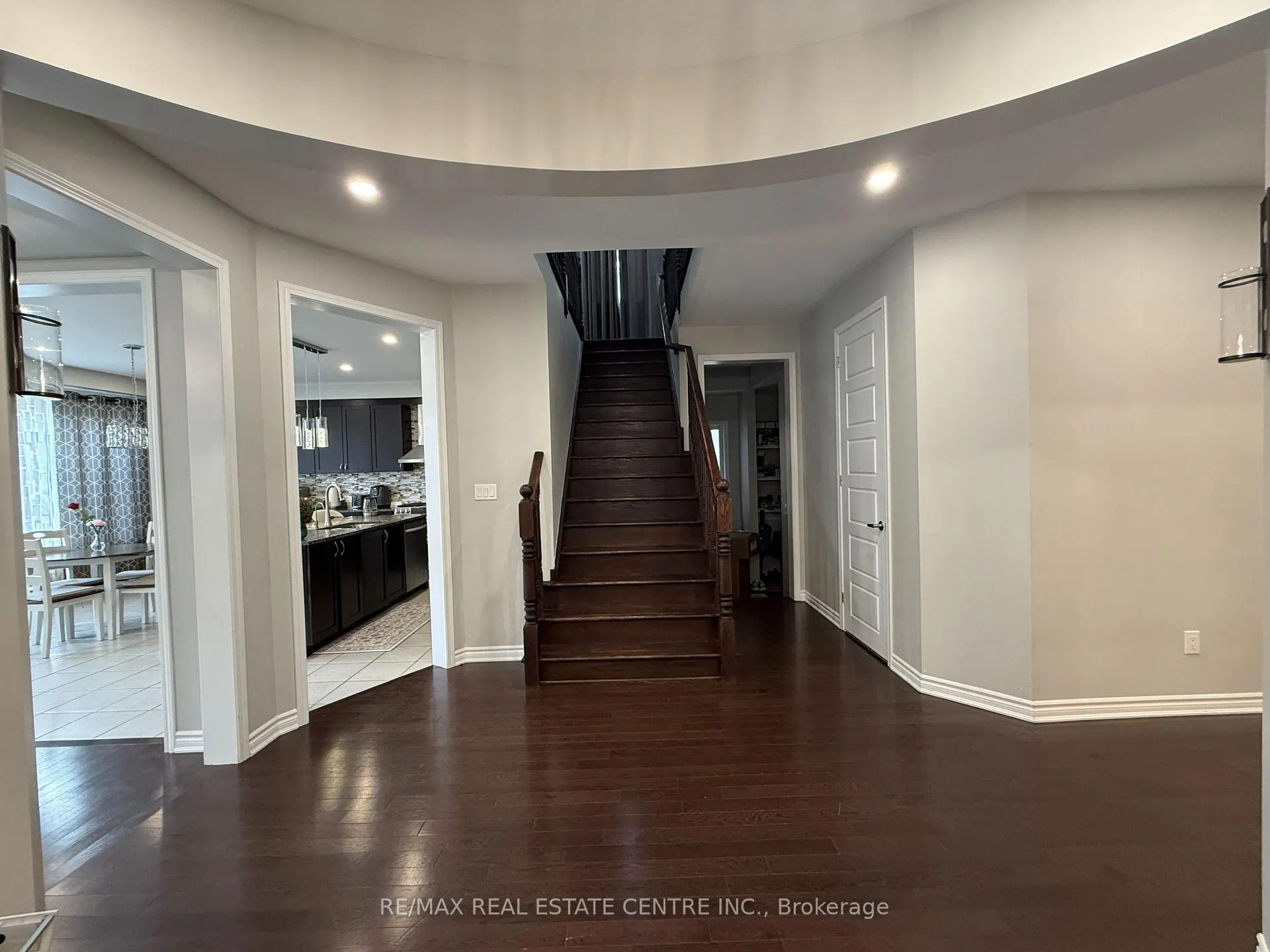 Photo 3 of 300 Ridge Road, Cambridge, Silver Heights — HOMEH
