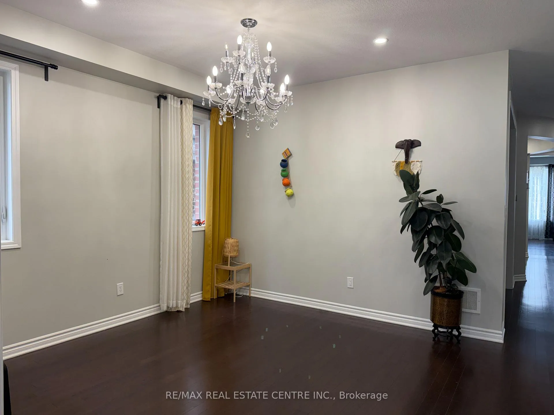 Photo 4 of 300 Ridge Road, Cambridge, Silver Heights — HOMEH
